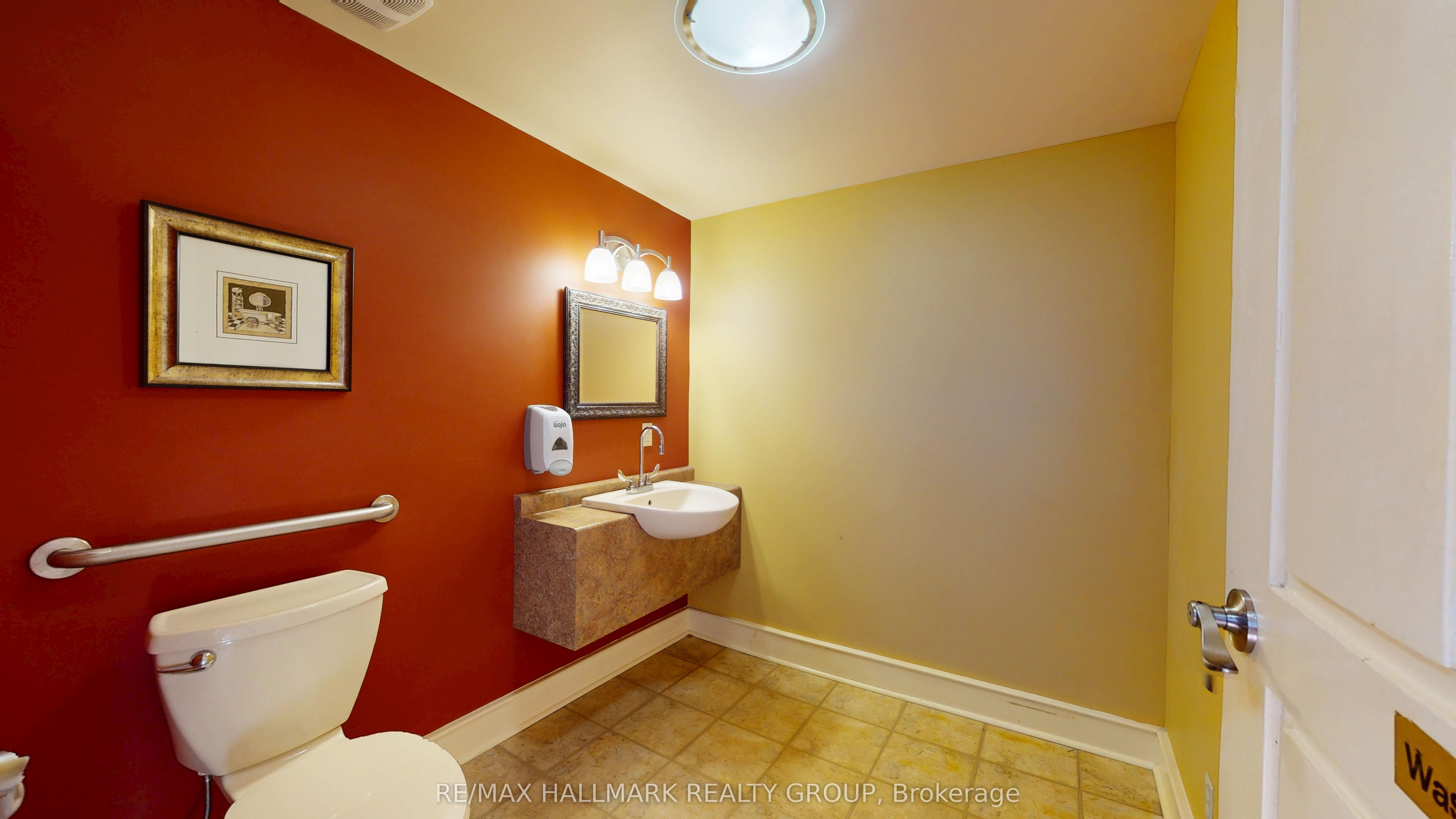 10 Wellington Street E Property Photo 26
