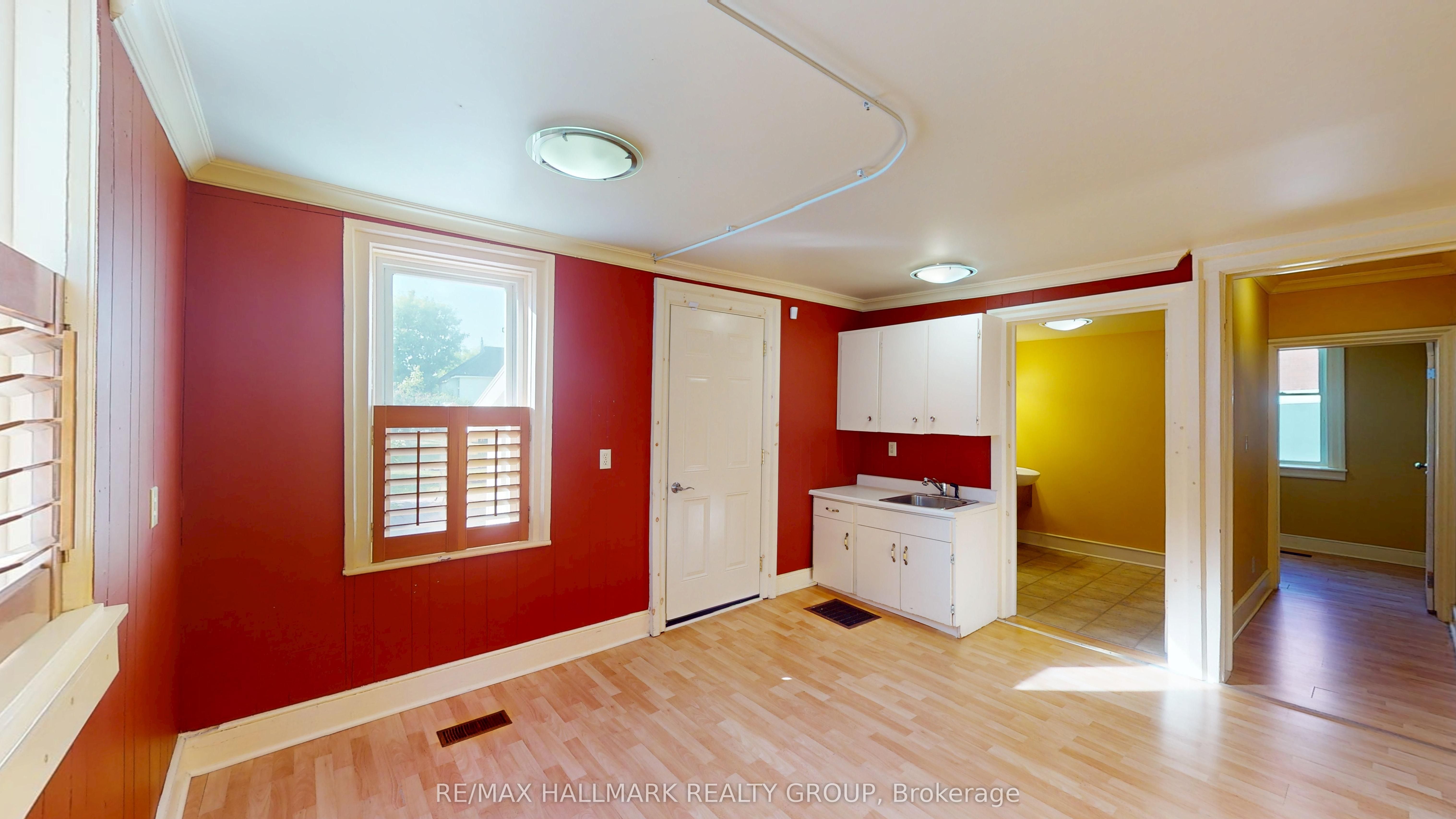 10 Wellington Street E Property Photo 29
