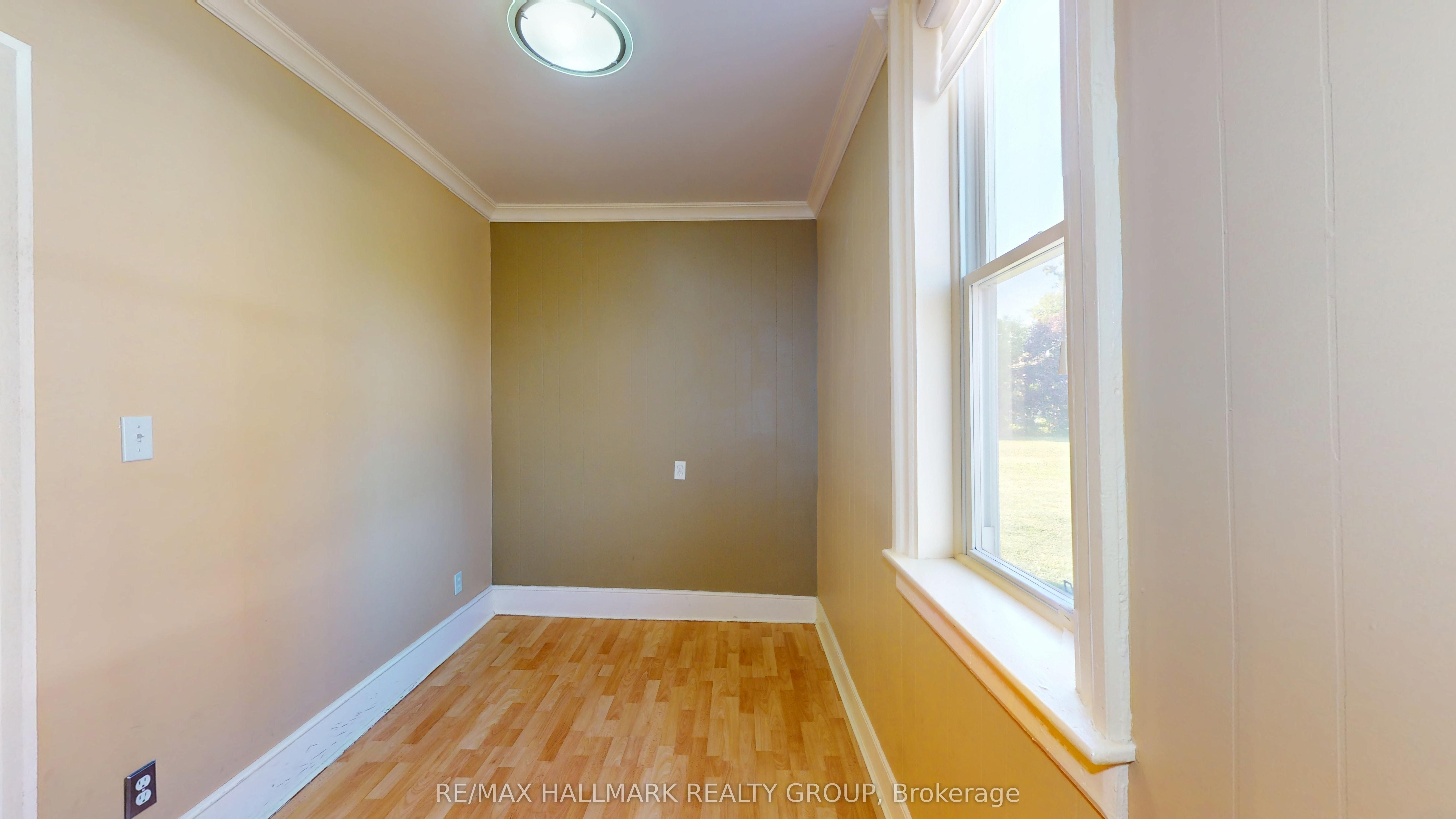 10 Wellington Street E Property Photo 30