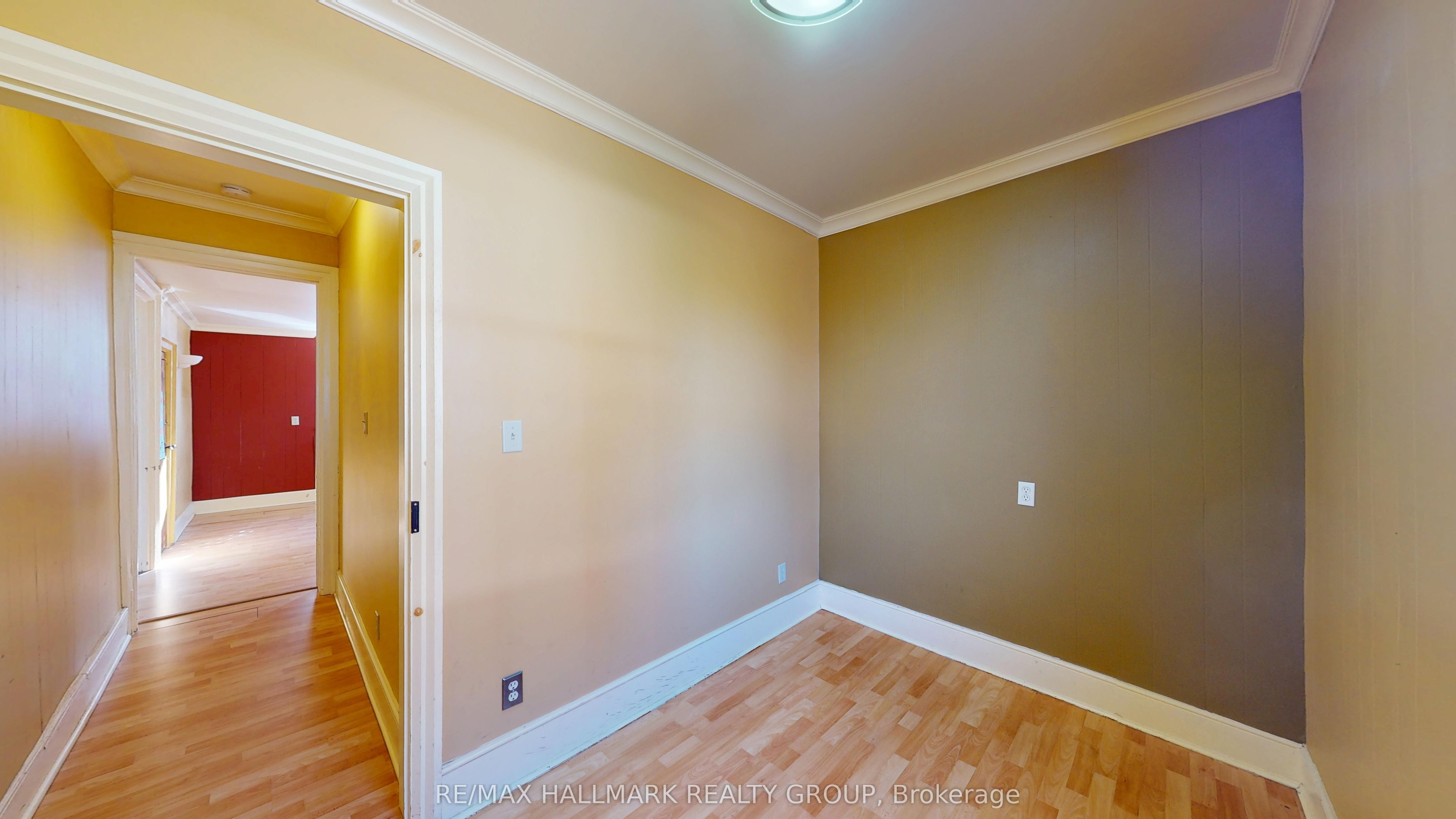 10 Wellington Street E Property Photo 31