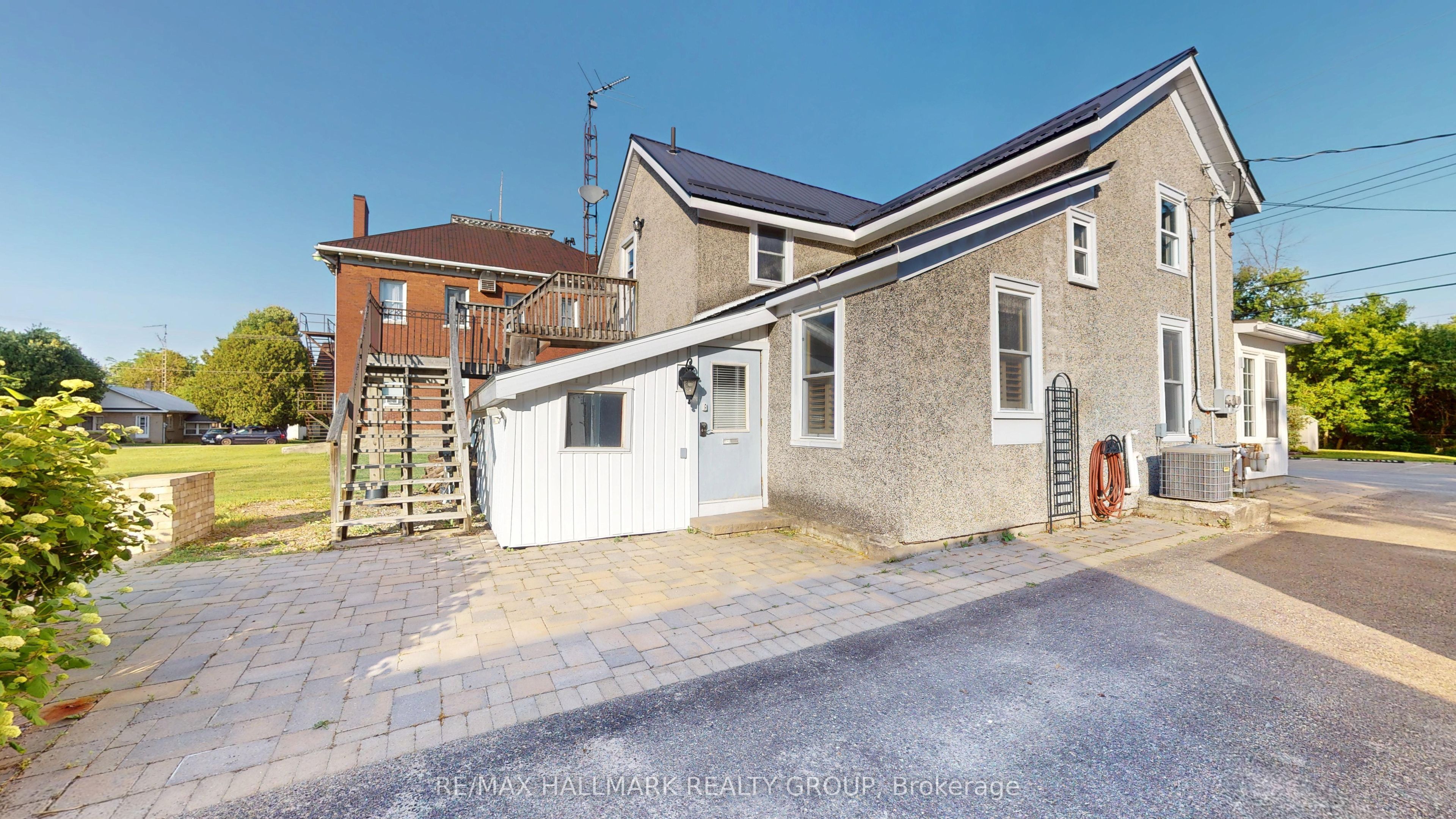 10 Wellington Street E Property Photo 37