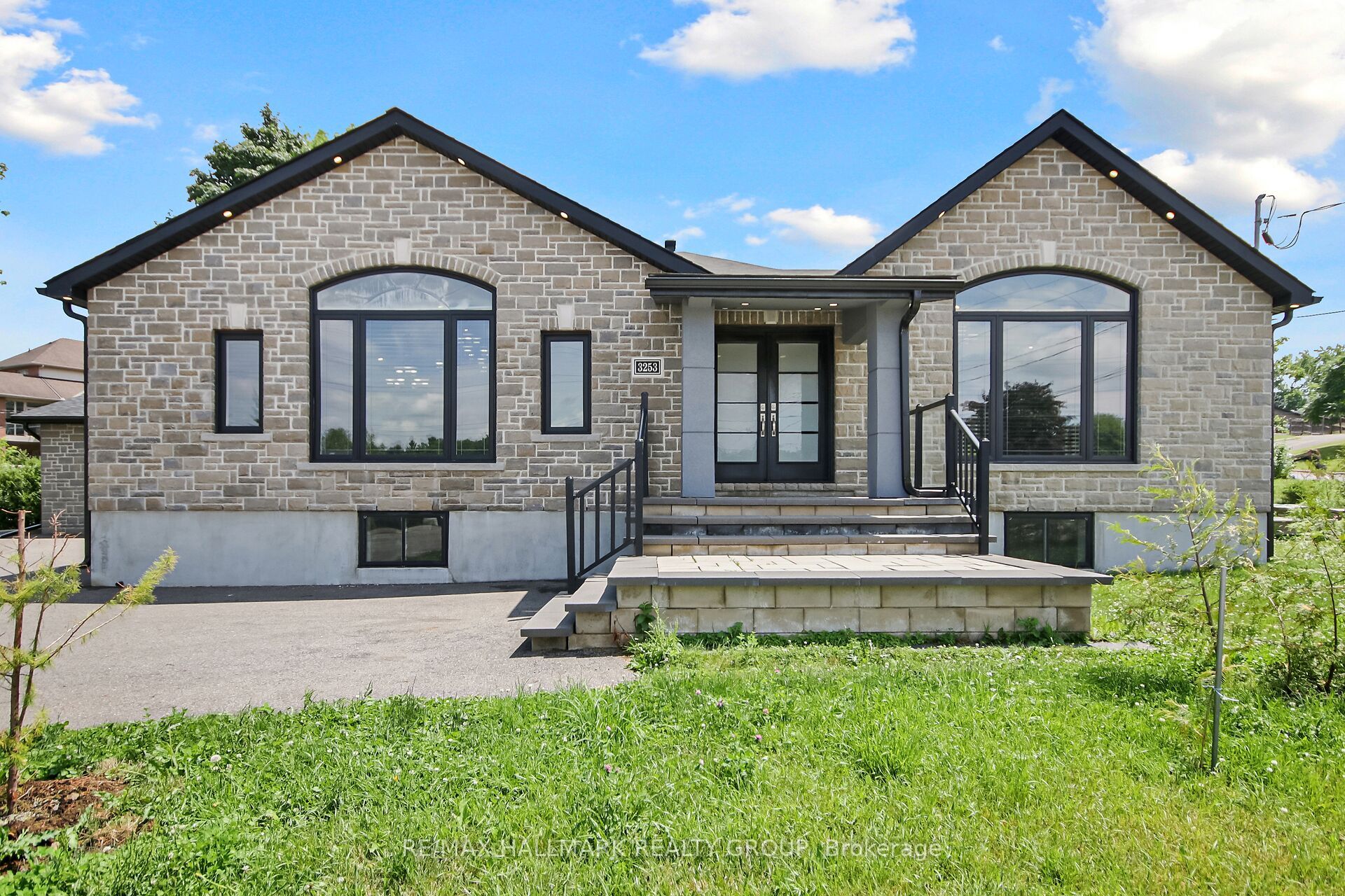 3253 Riverside Drive Property Photo 1