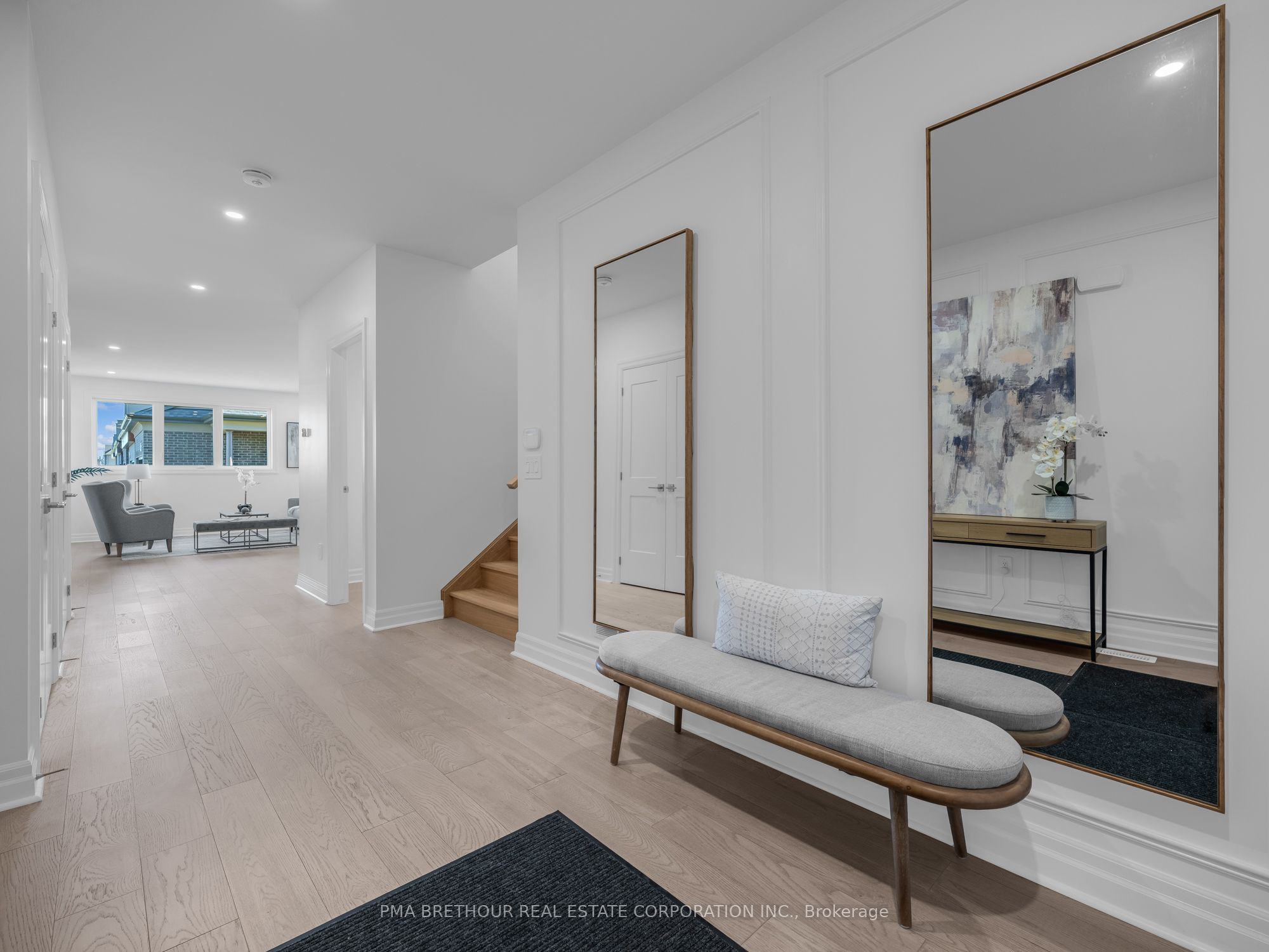 7543 Splendour Drive Property Photo 2