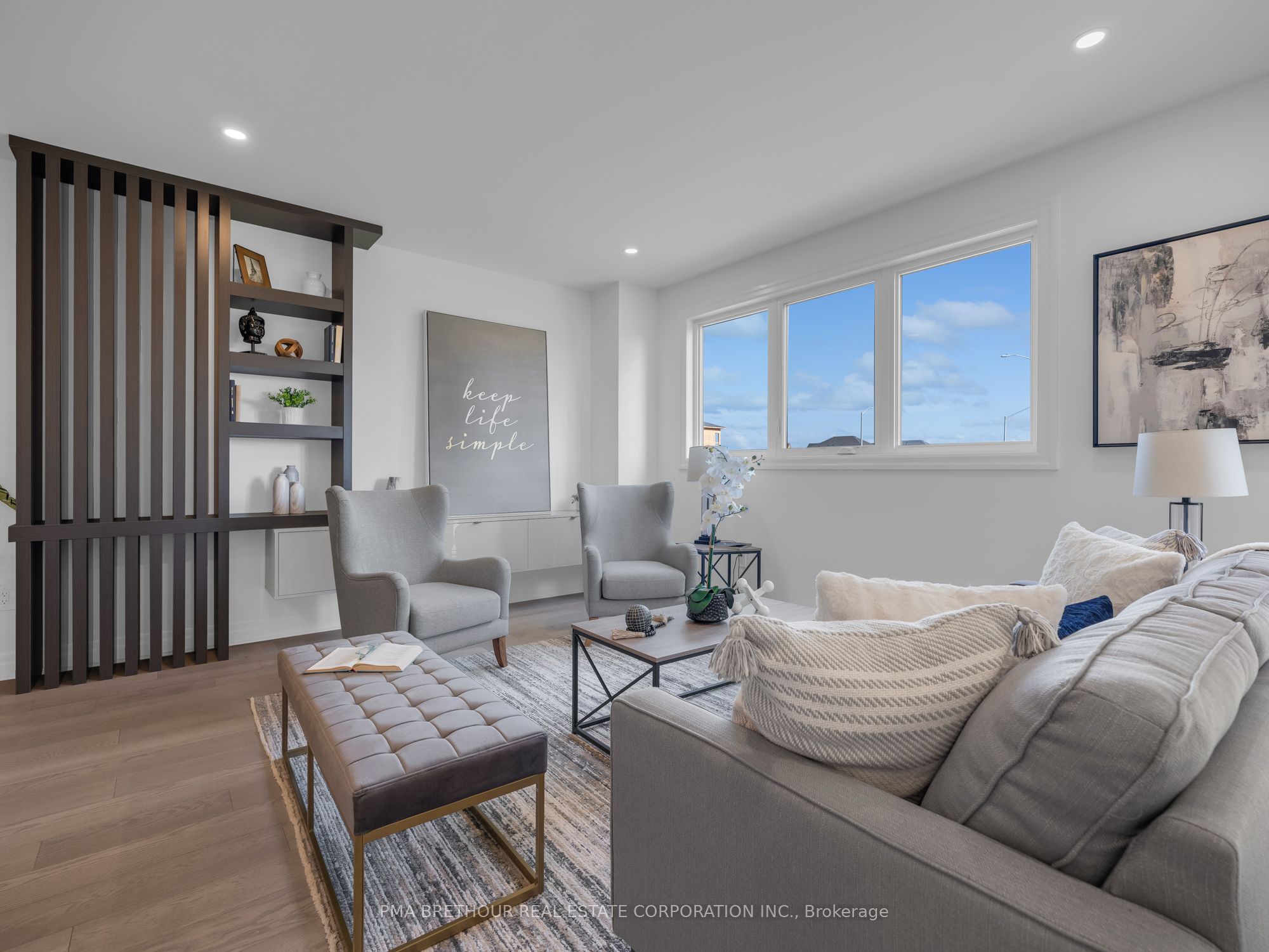 7543 Splendour Drive Property Photo 4