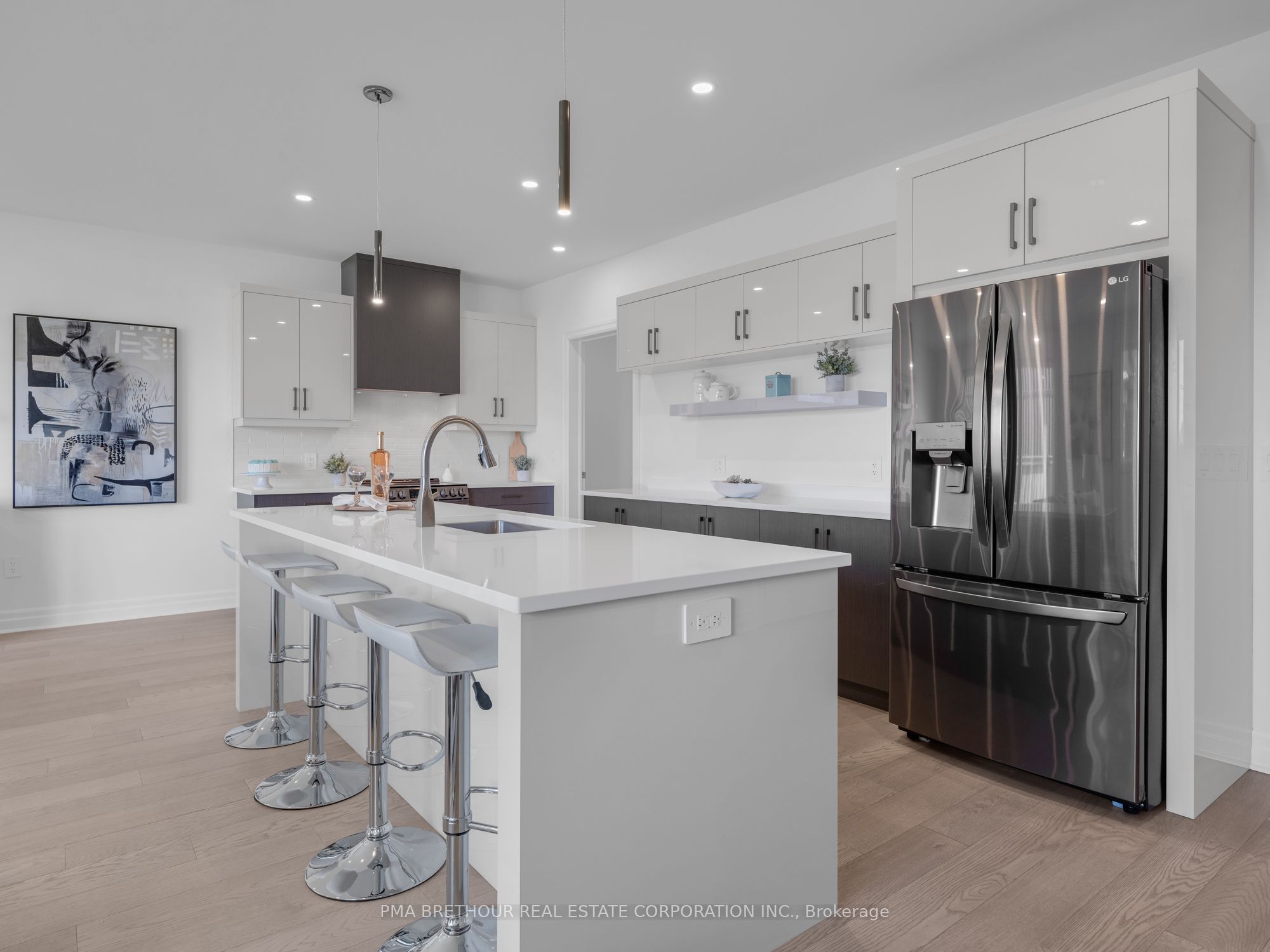 7543 Splendour Drive Property Photo 8
