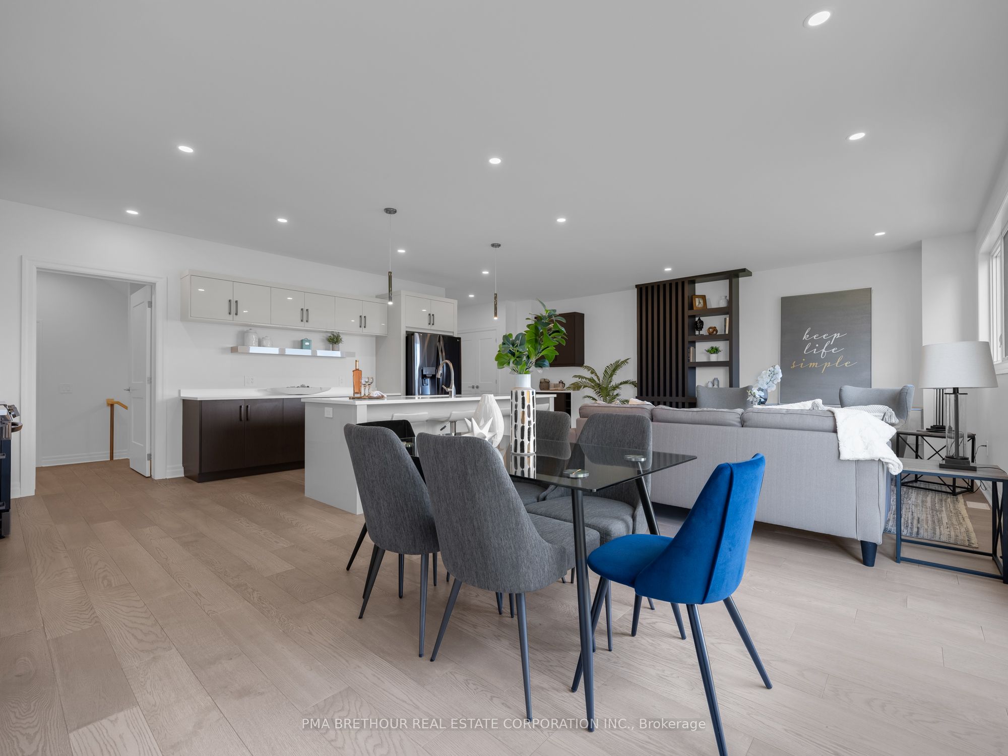 7543 Splendour Drive Property Photo 10