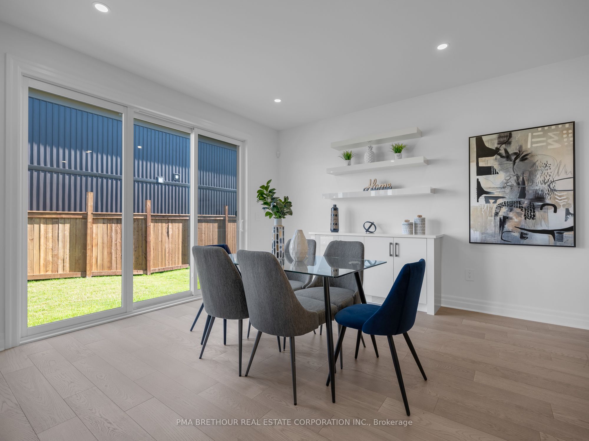 7543 Splendour Drive Property Photo 11