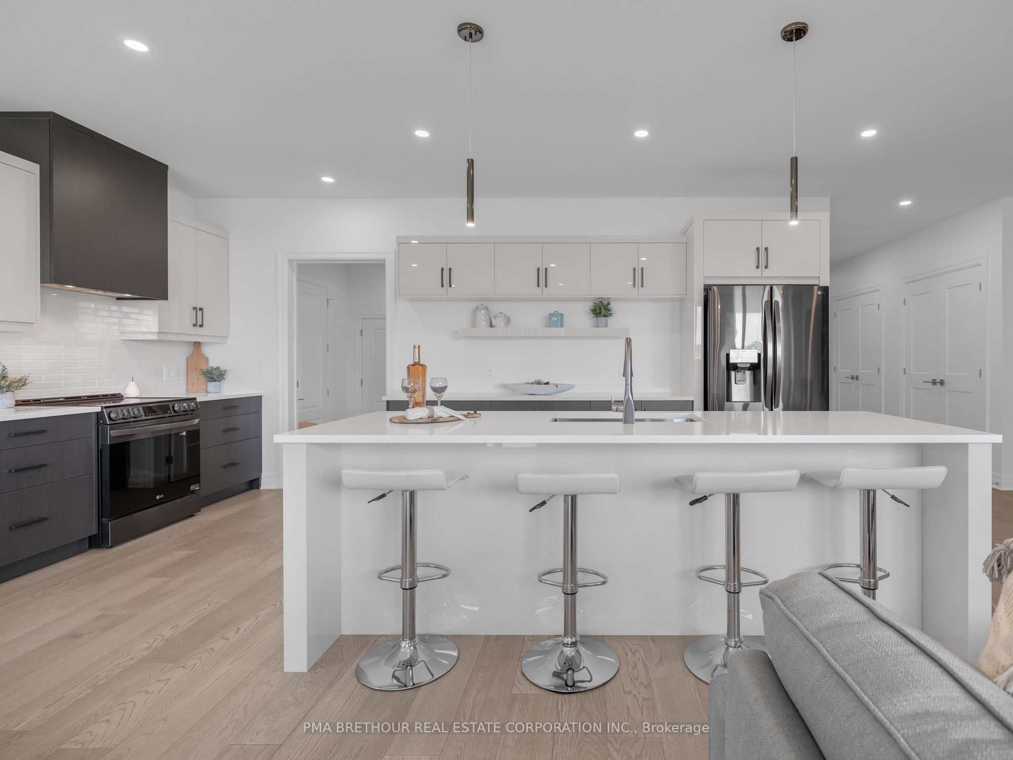 7543 Splendour Drive Property Photo 14
