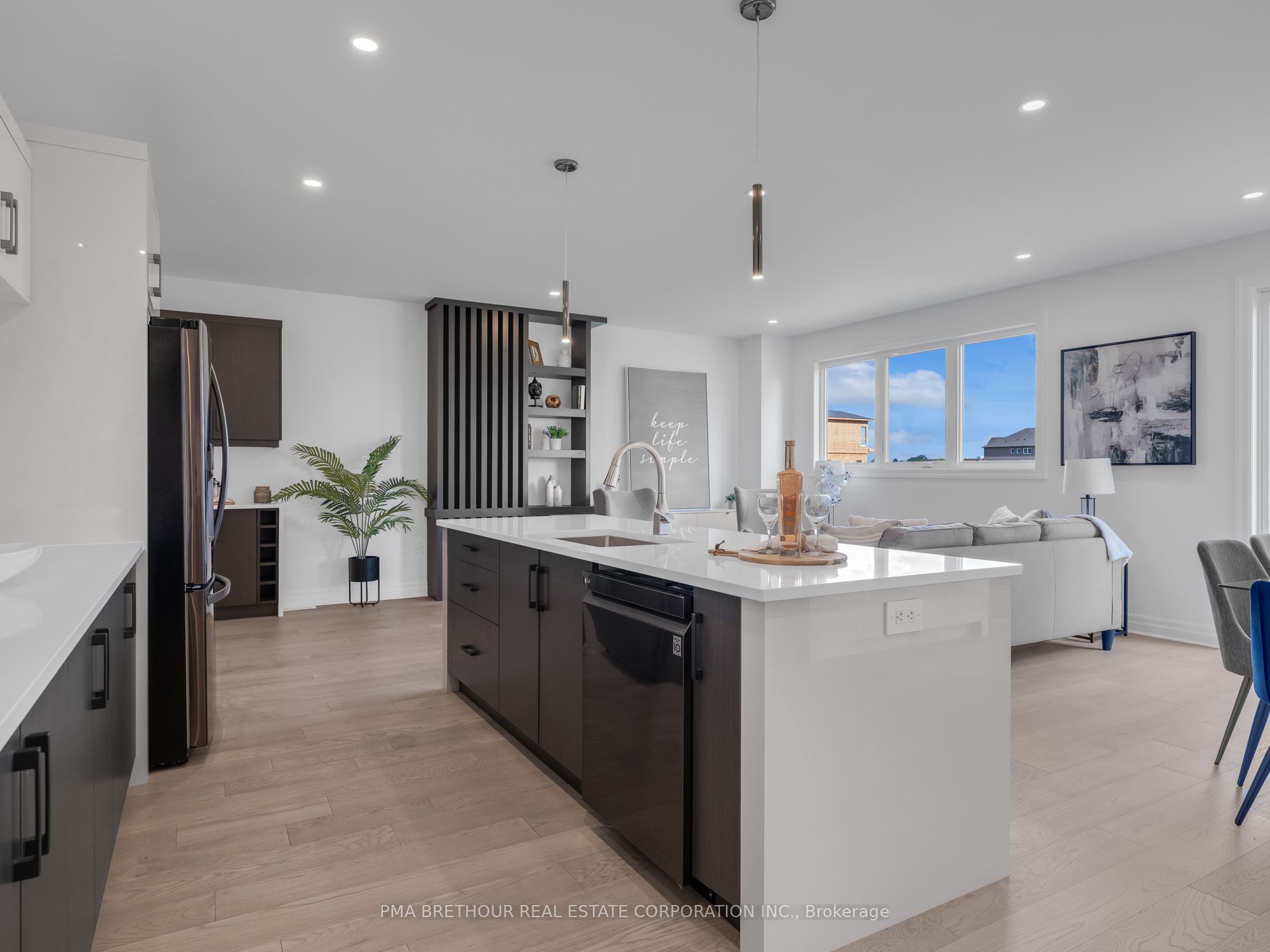 7543 Splendour Drive Property Photo 17
