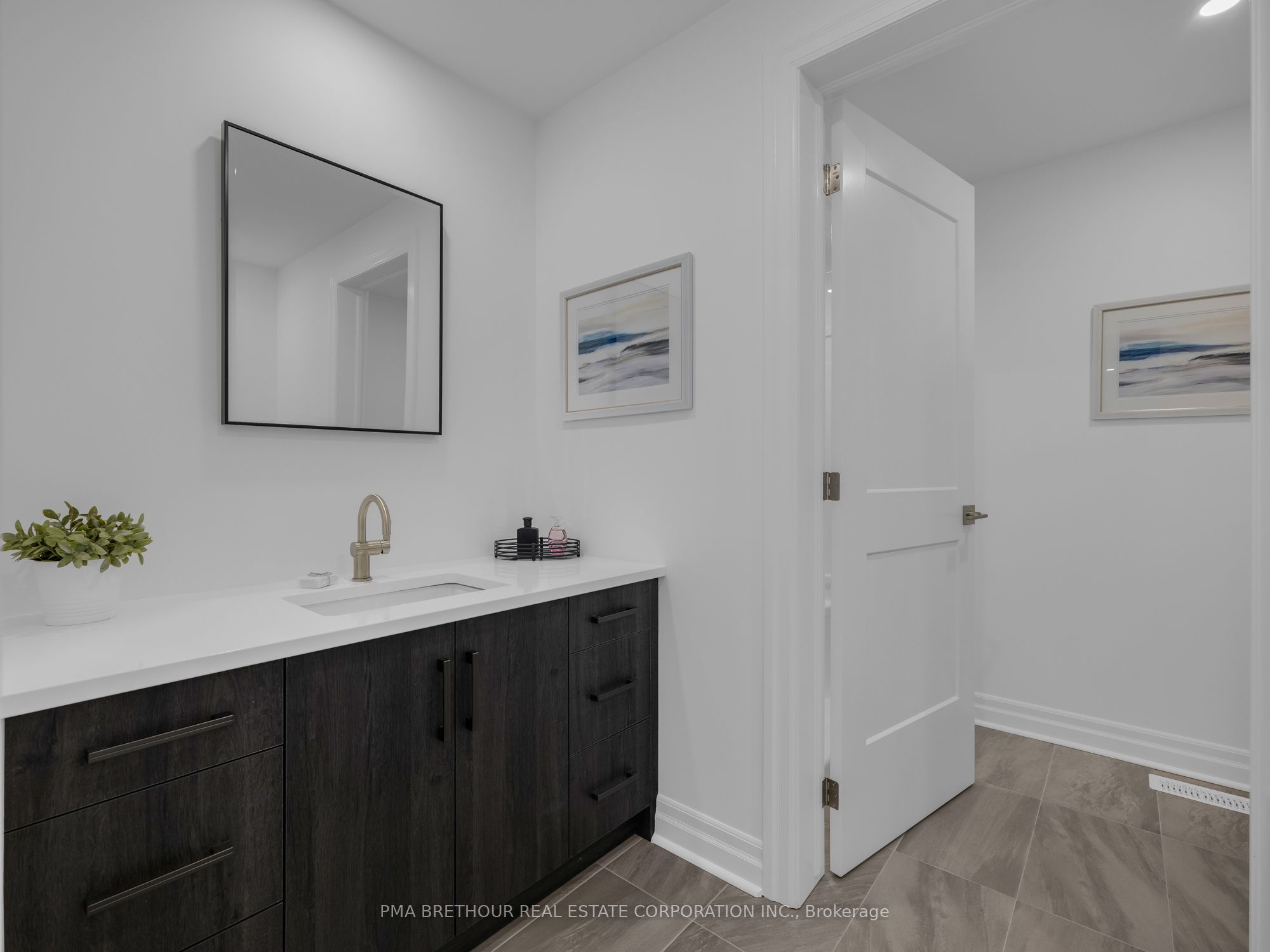7543 Splendour Drive Property Photo 27