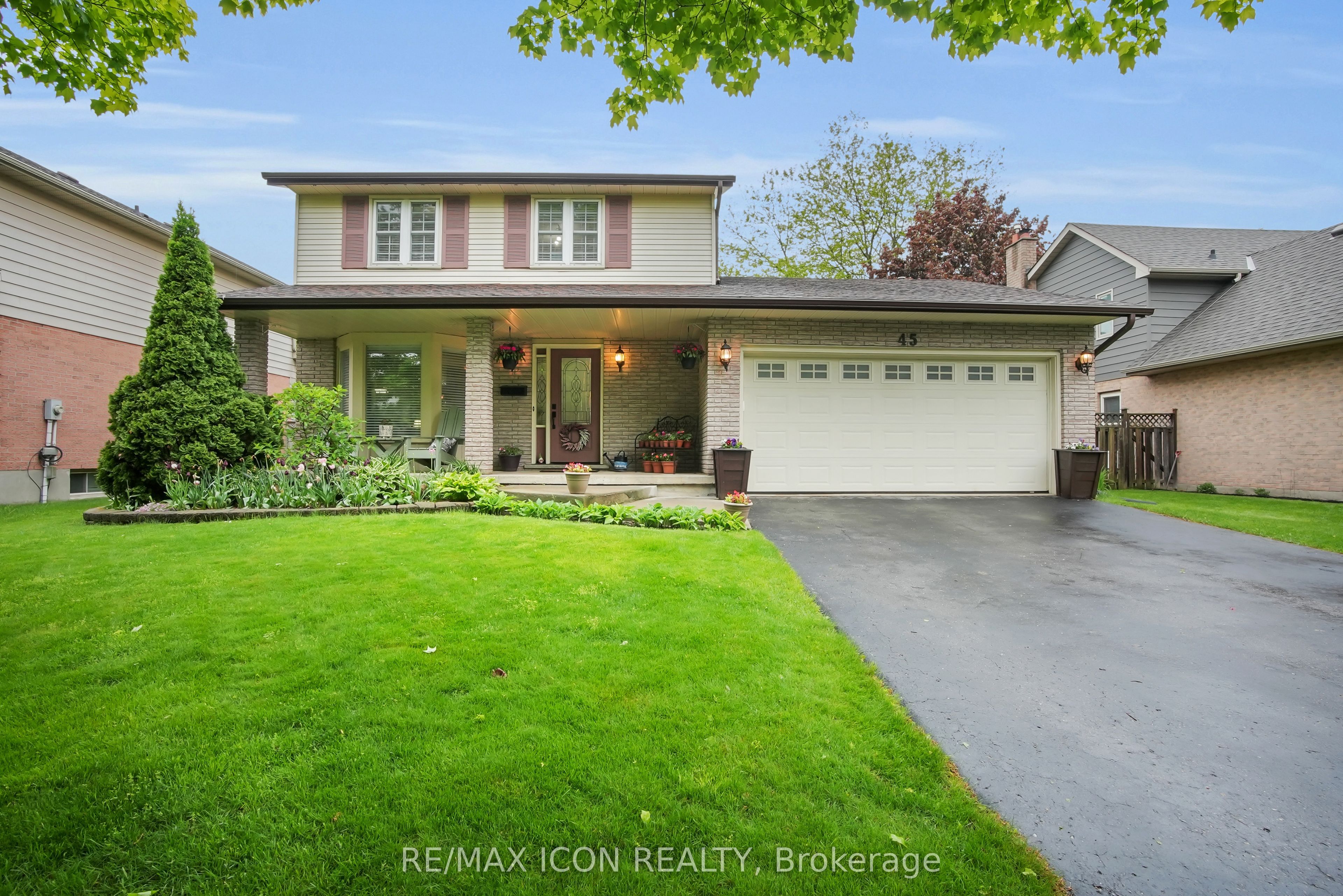 45 Whisperwood Crescent Property Photo 1