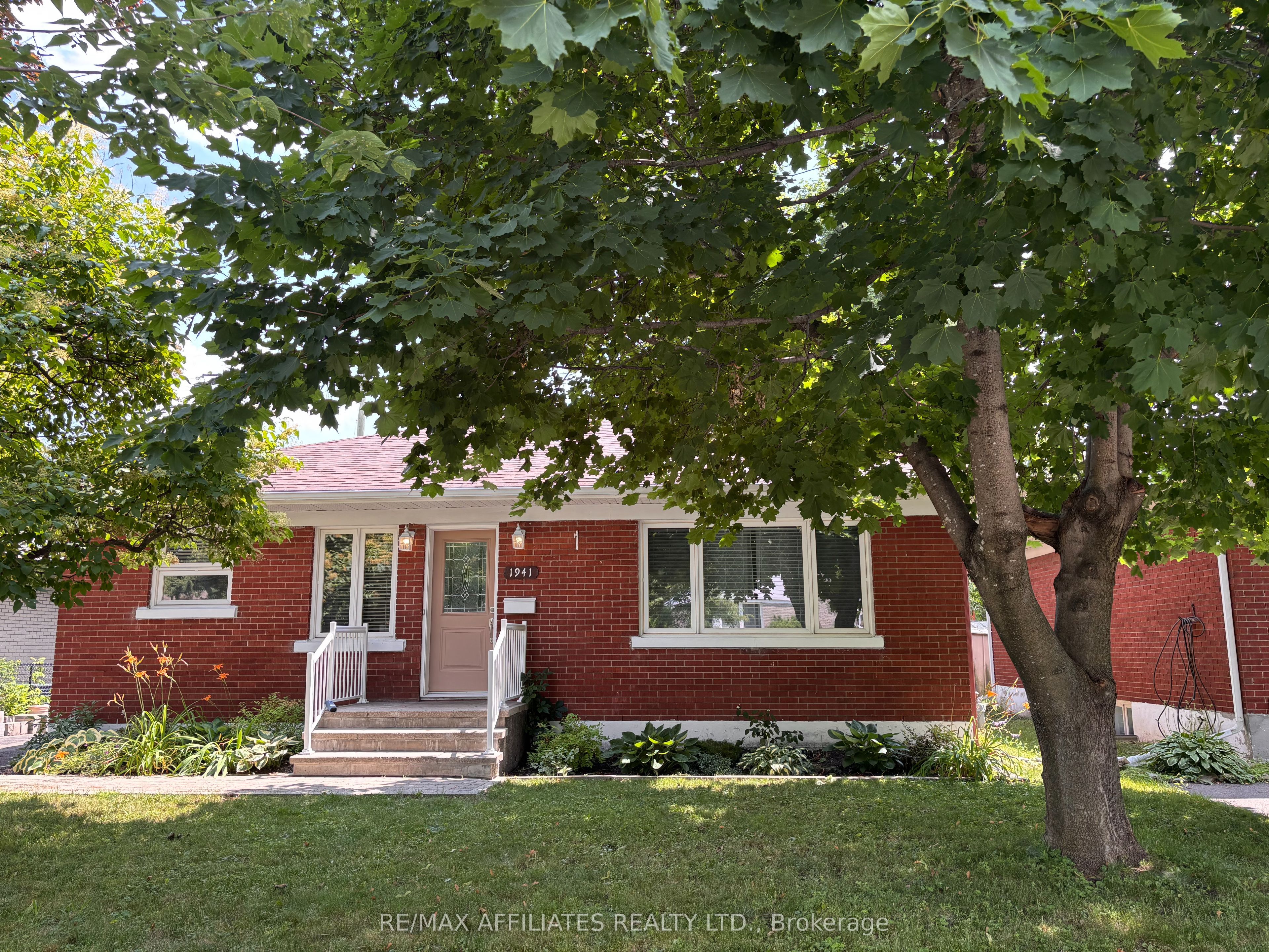 1941 Haig Drive Property Photo 1