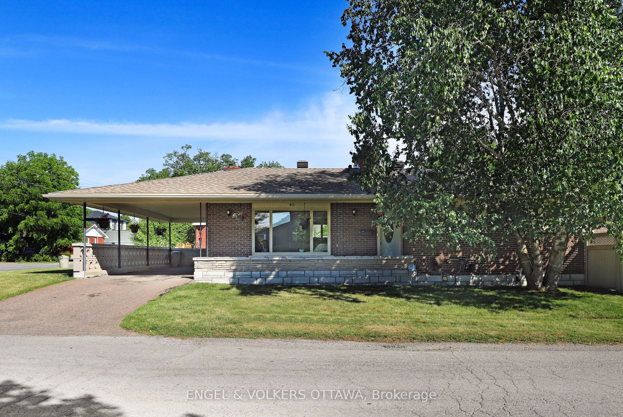 45 Thomas Street S Property Photo 1
