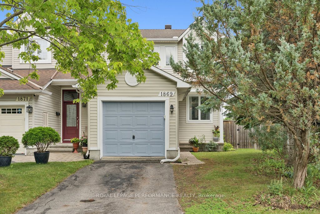1869 Hennessy Crescent Property Photo 1