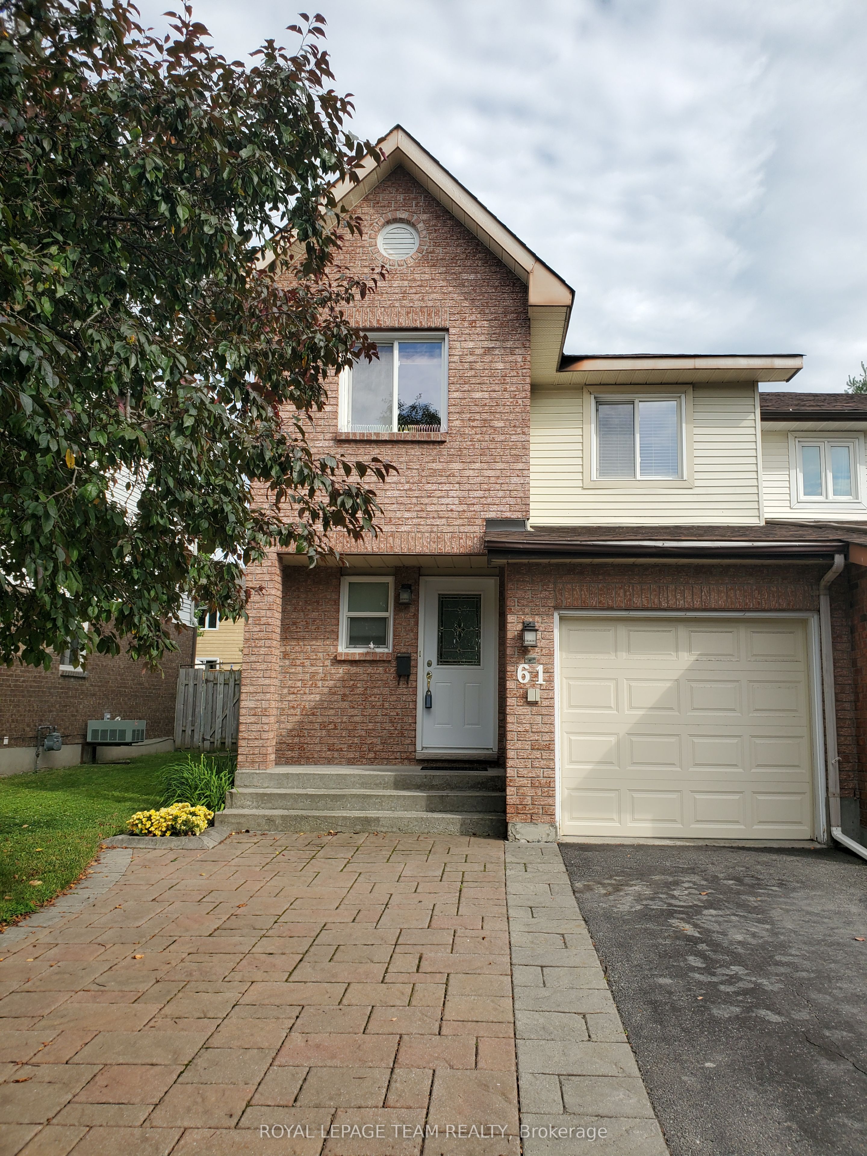 61 McGibbon Drive S Property Photo 1