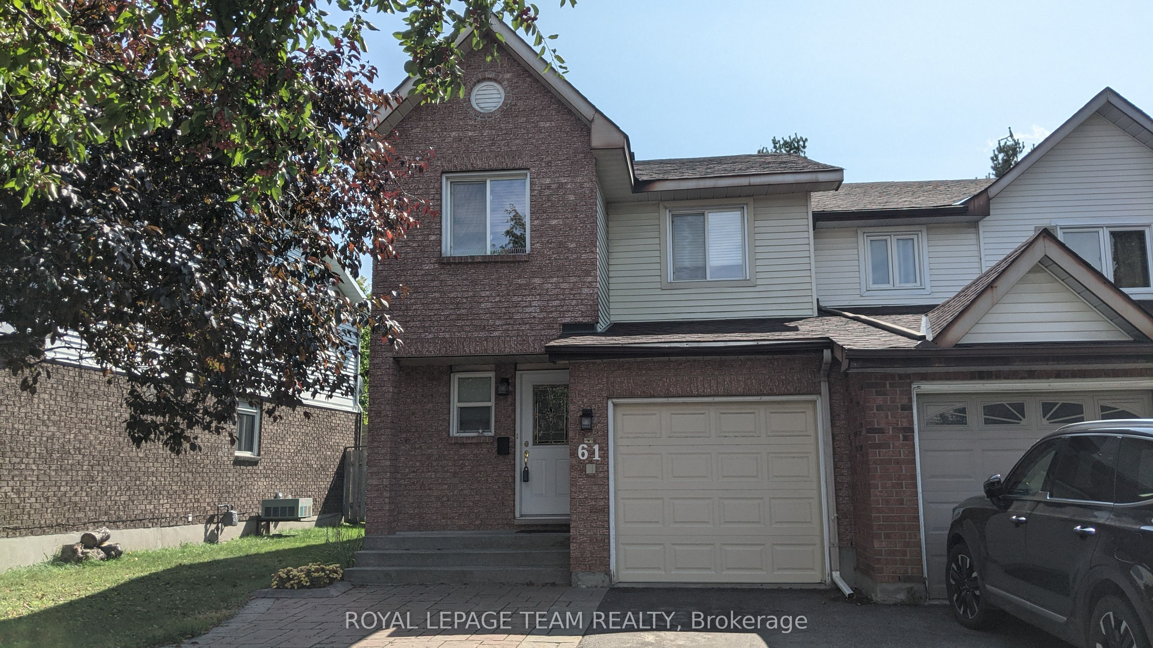 61 McGibbon Drive S Property Photo 1