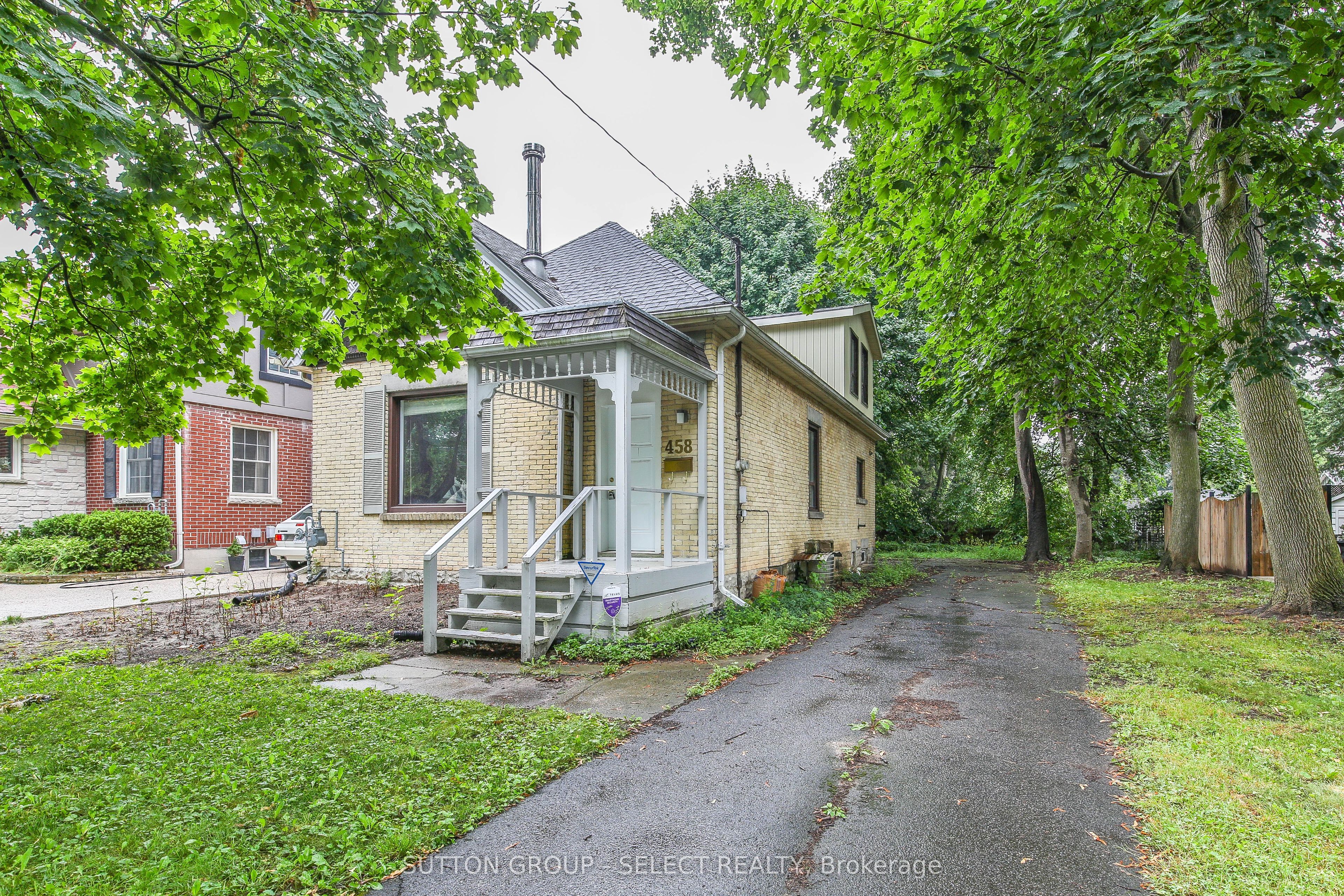 458 Victoria Street Property Photo 1