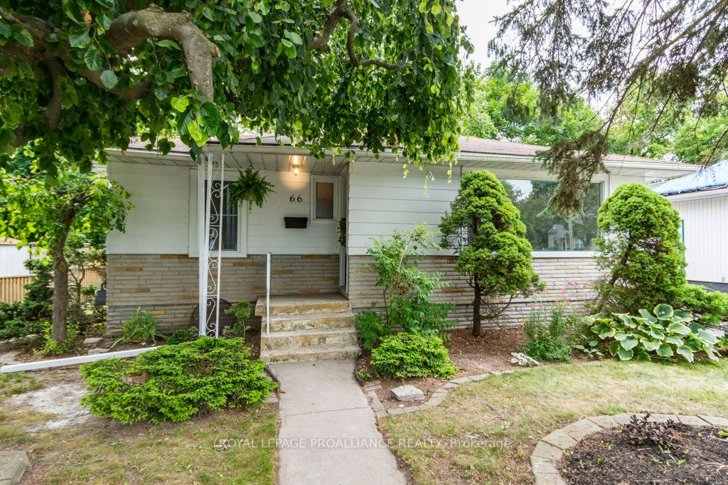 66 Kerr Cres Property Photo 1