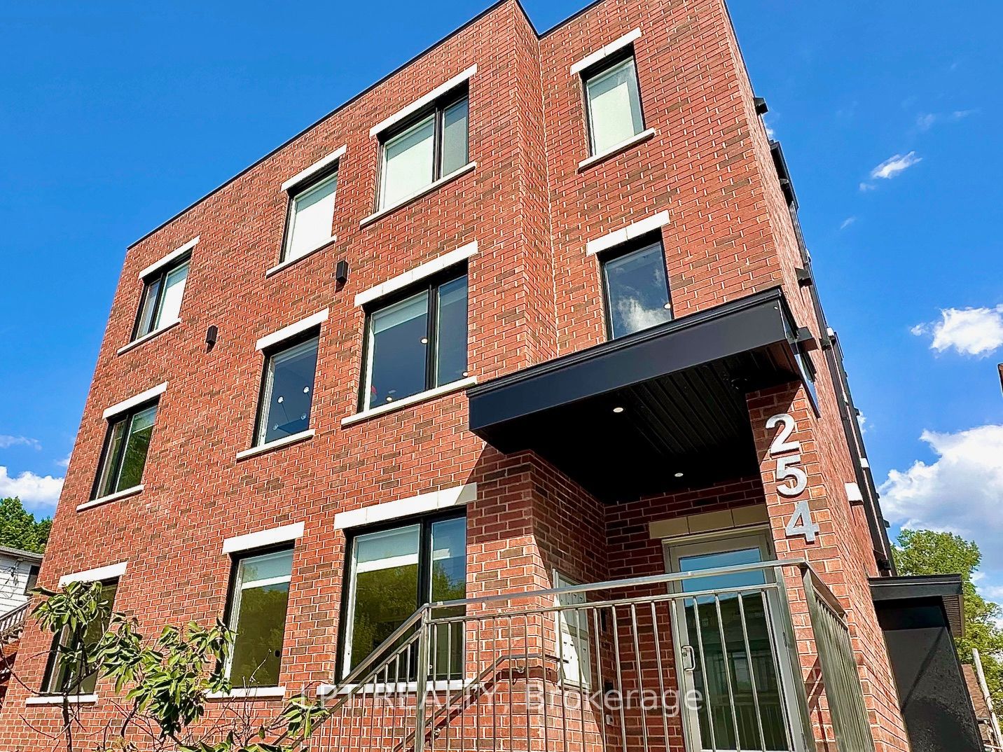 254 Garneau St Property Photo 1