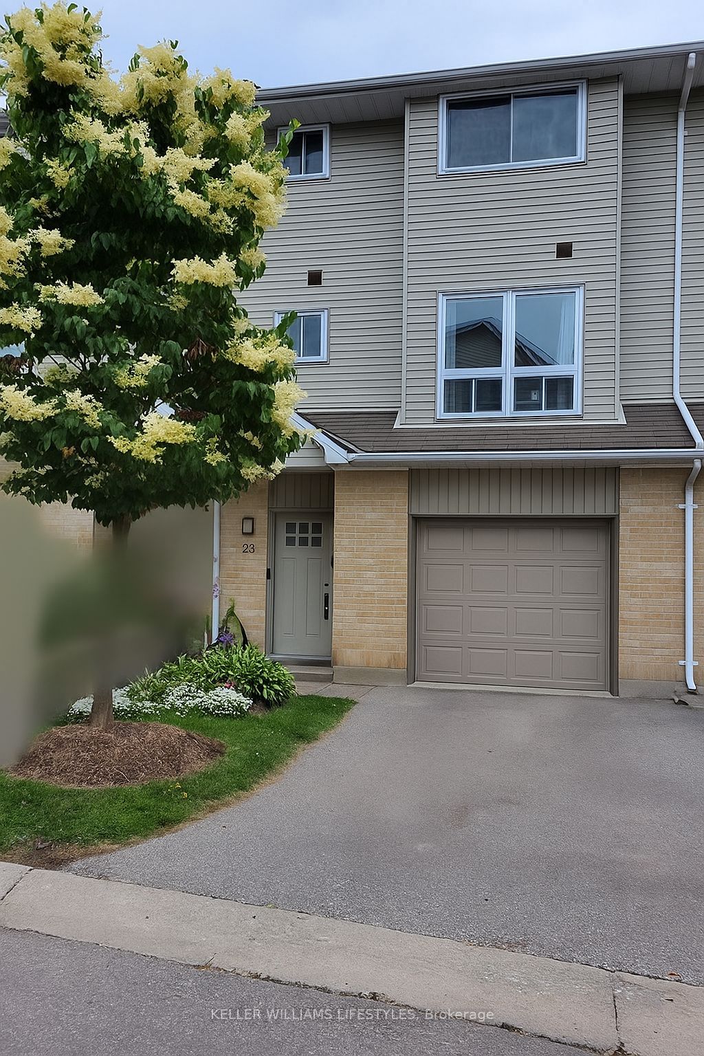 536 3rd St Property Photo 1