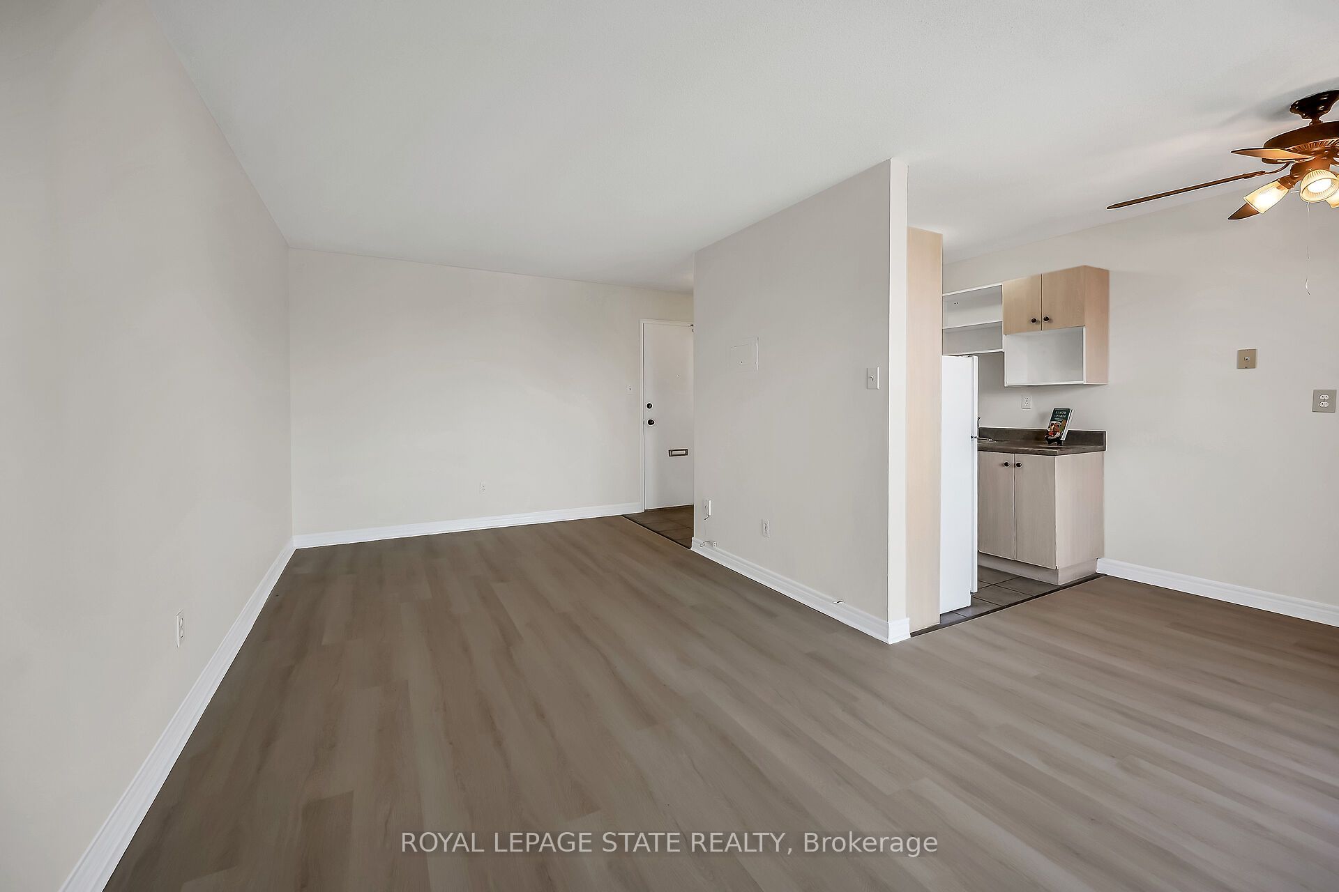81 Charlton Avenue E 702 Property Photo 10