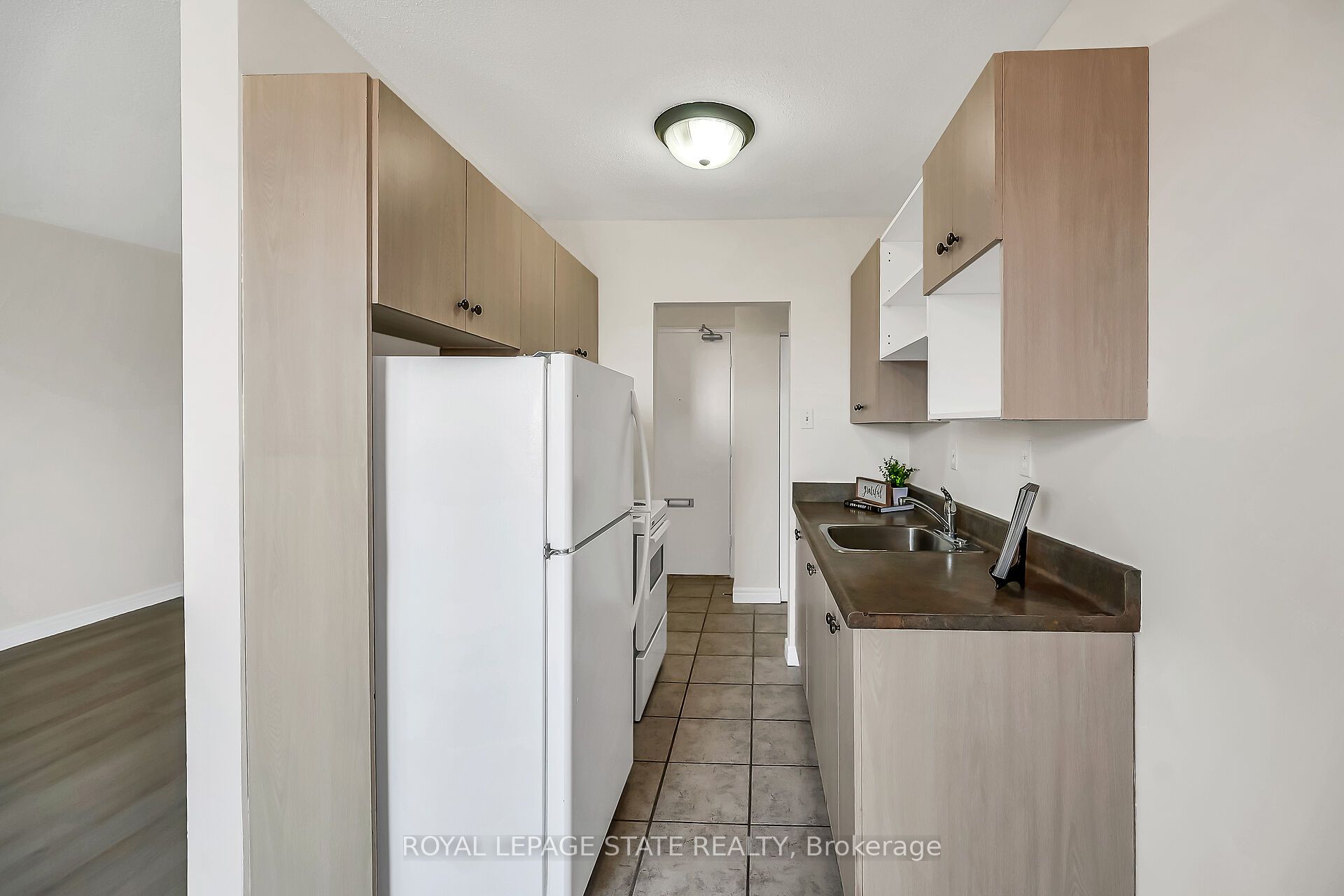81 Charlton Avenue E 702 Property Photo 14