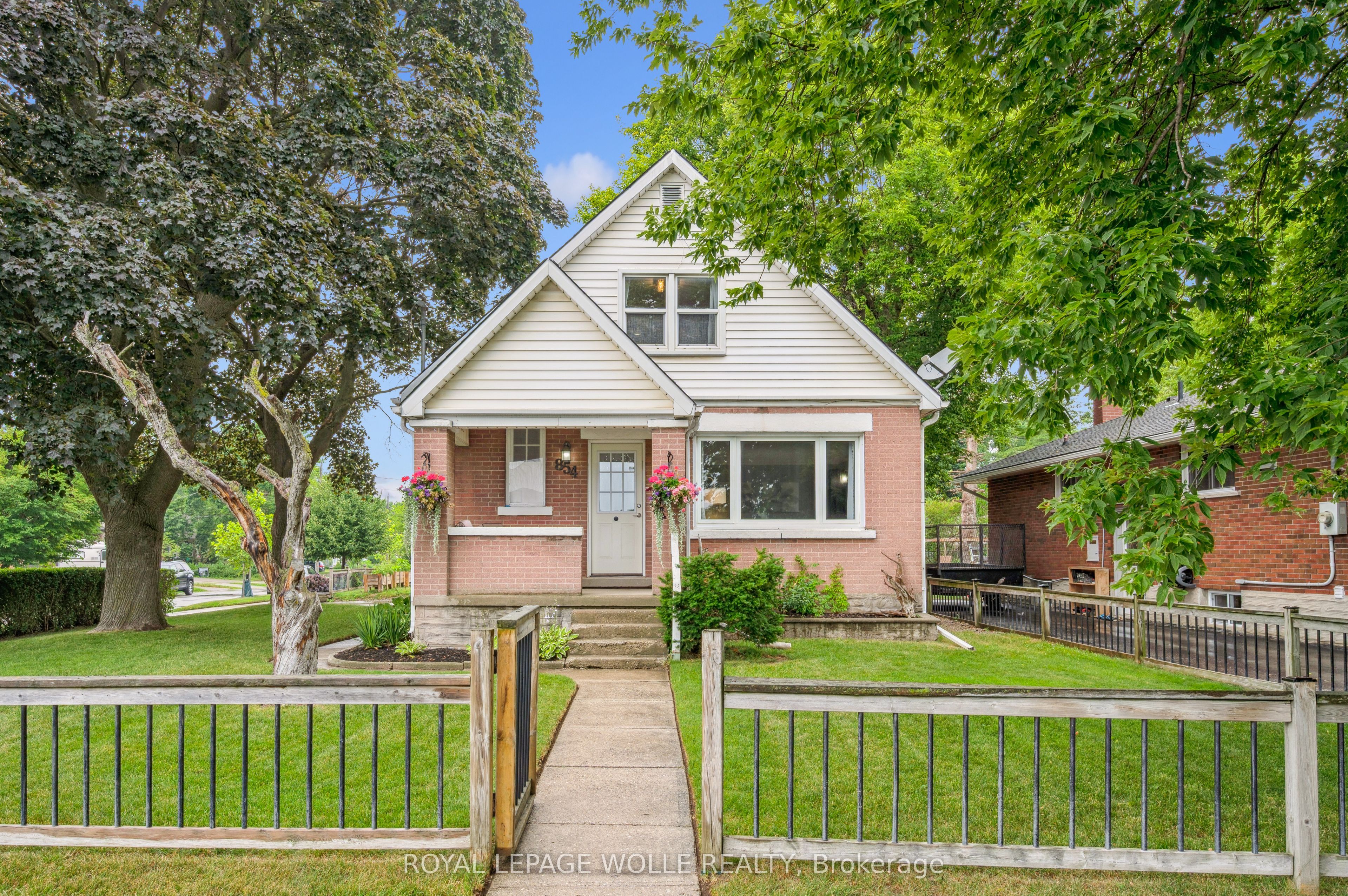 854 Guelph Street Property Photo 1