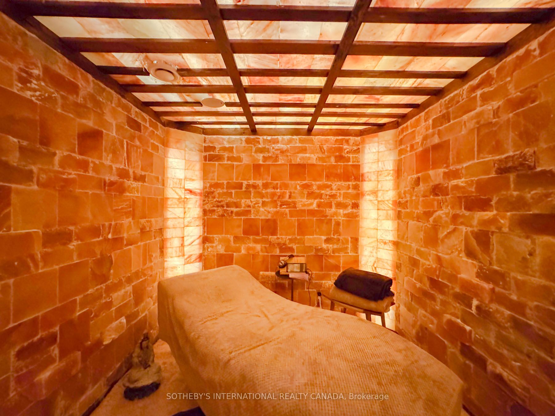 2004a Property Photo 9