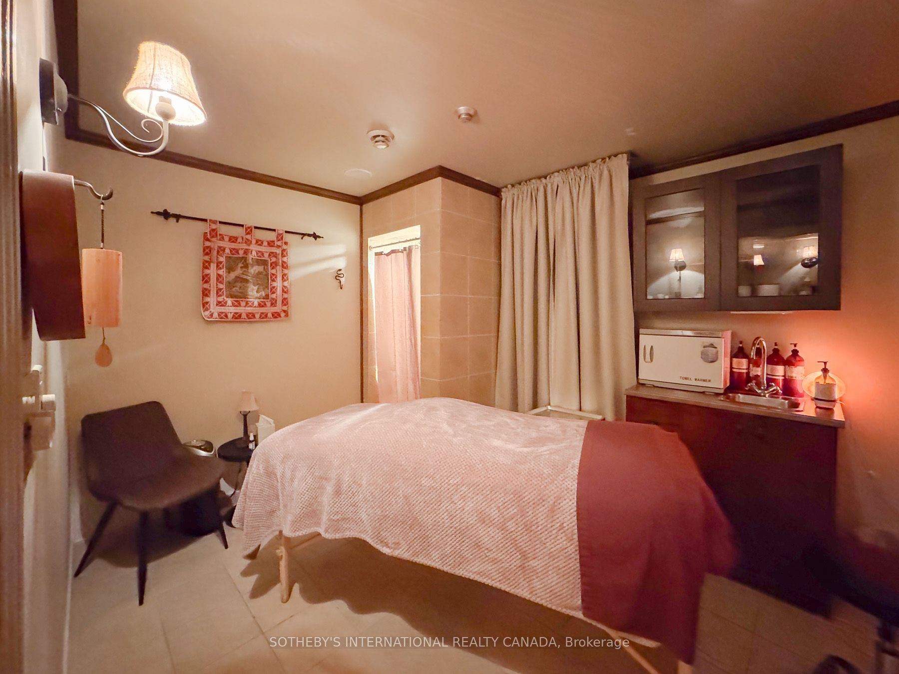 2004a Property Photo 10