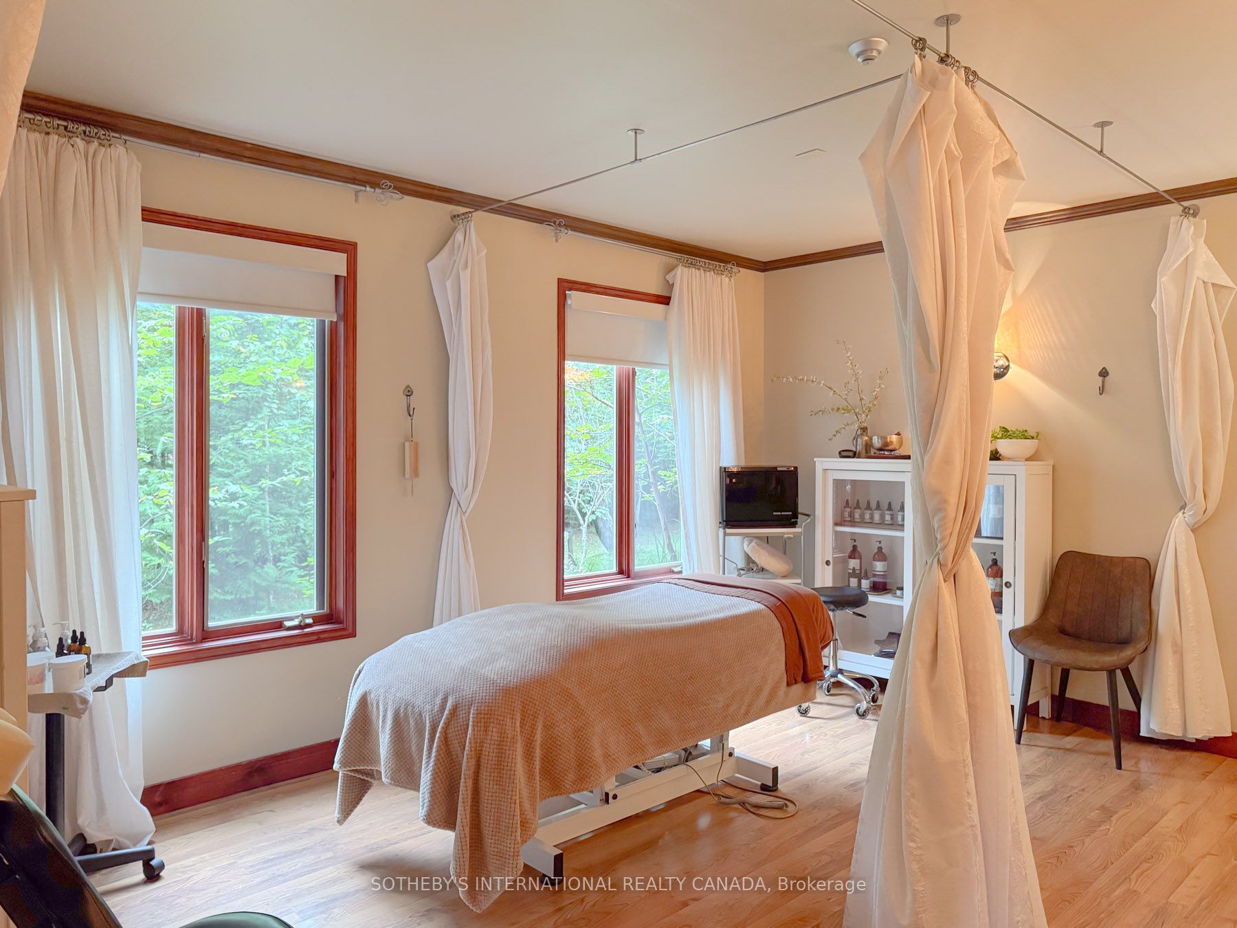 2004a Property Photo 12