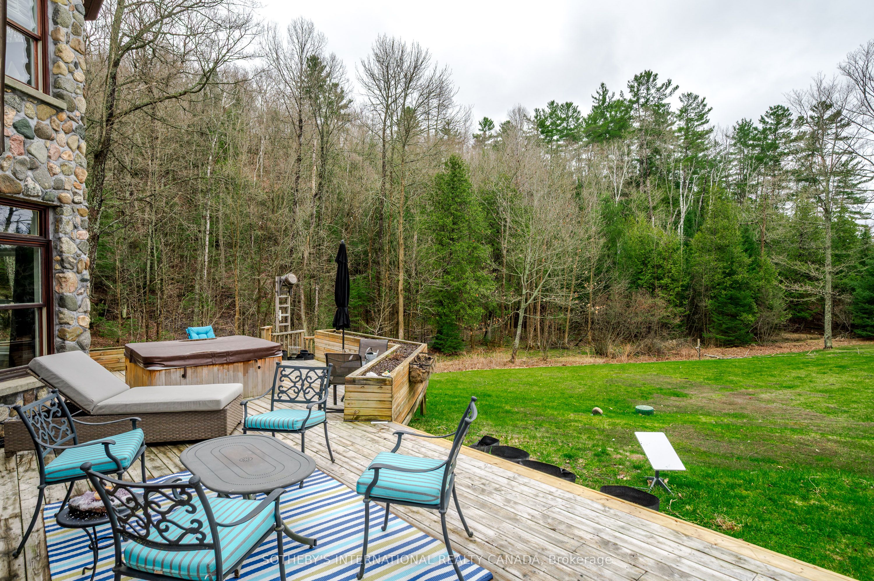 2004a Property Photo 39