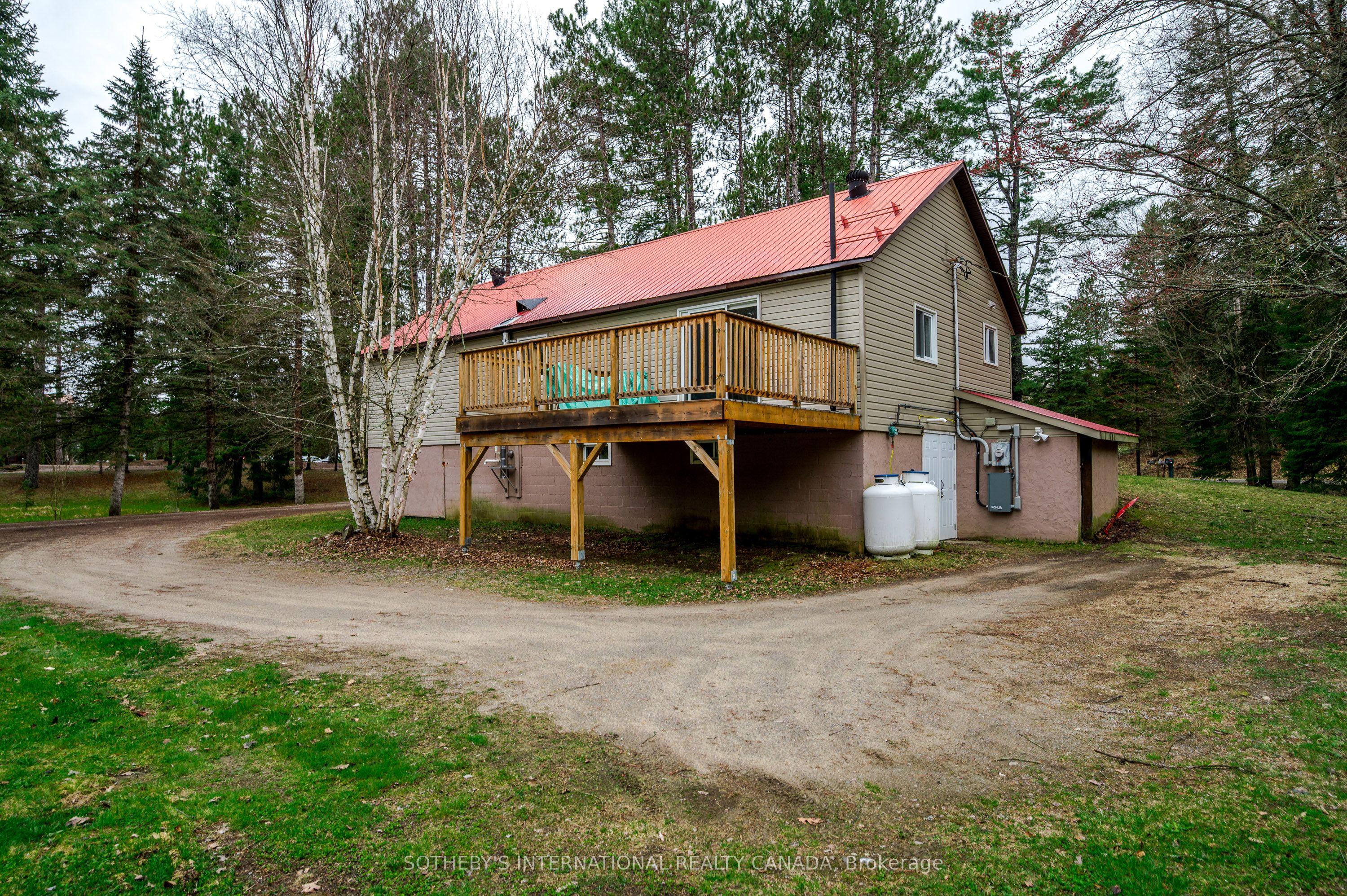 2004a Property Photo 48