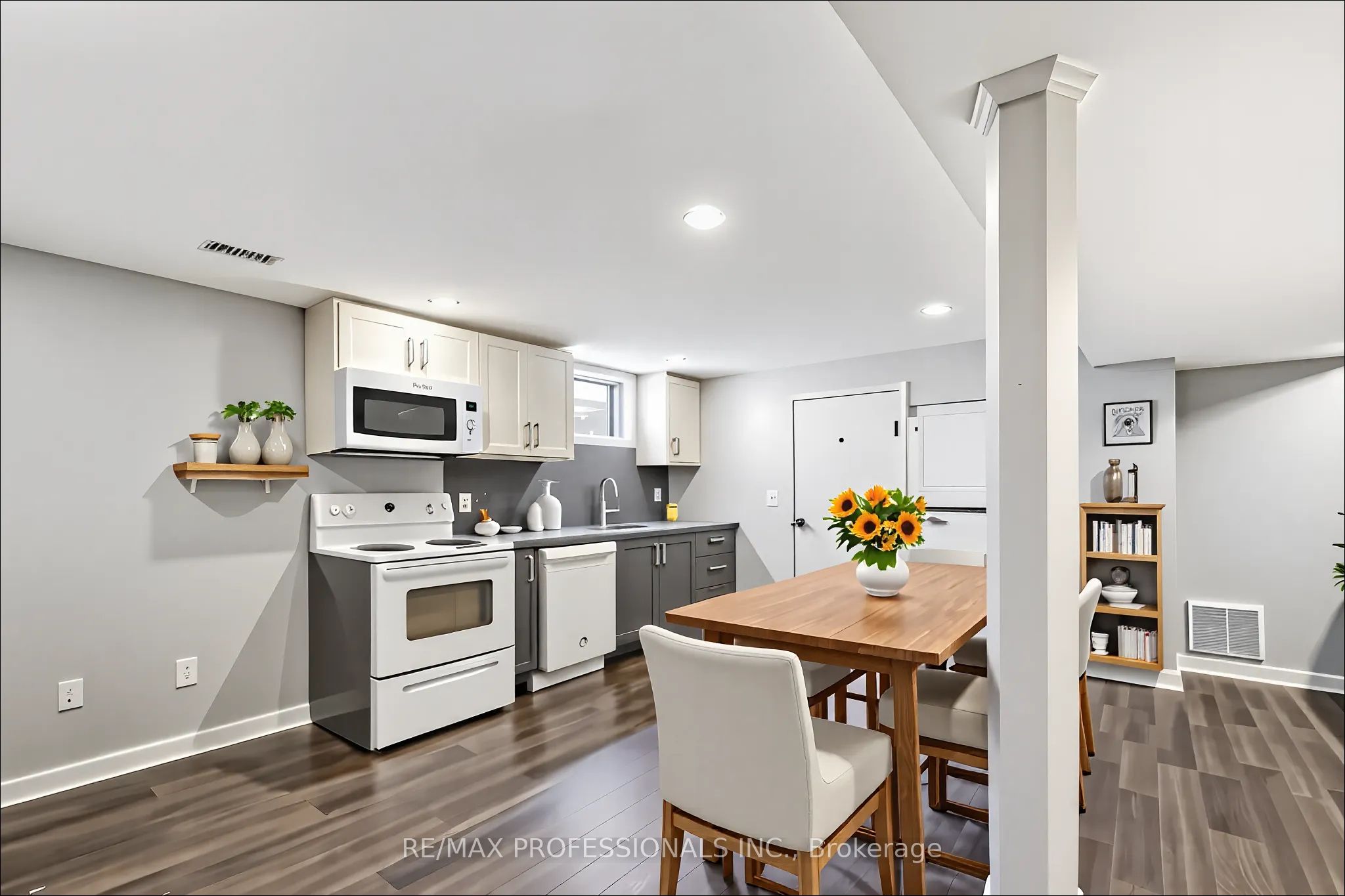 49 Barwood Crescent Lower Property Photo 4