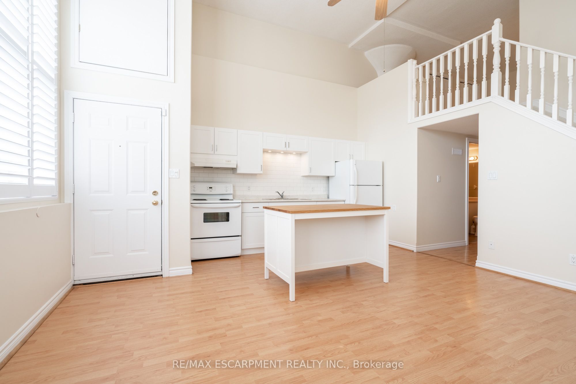 111 Grey St Property Photo 1