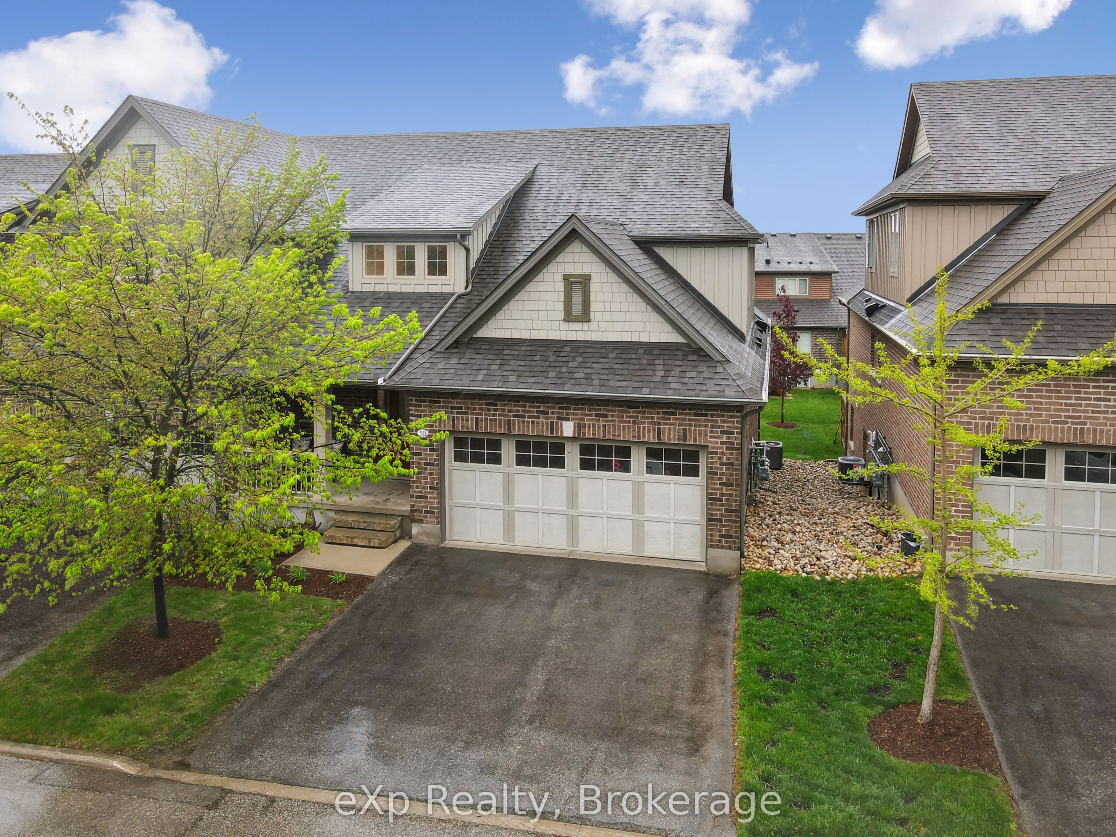 46 Hickory St Property Photo 1