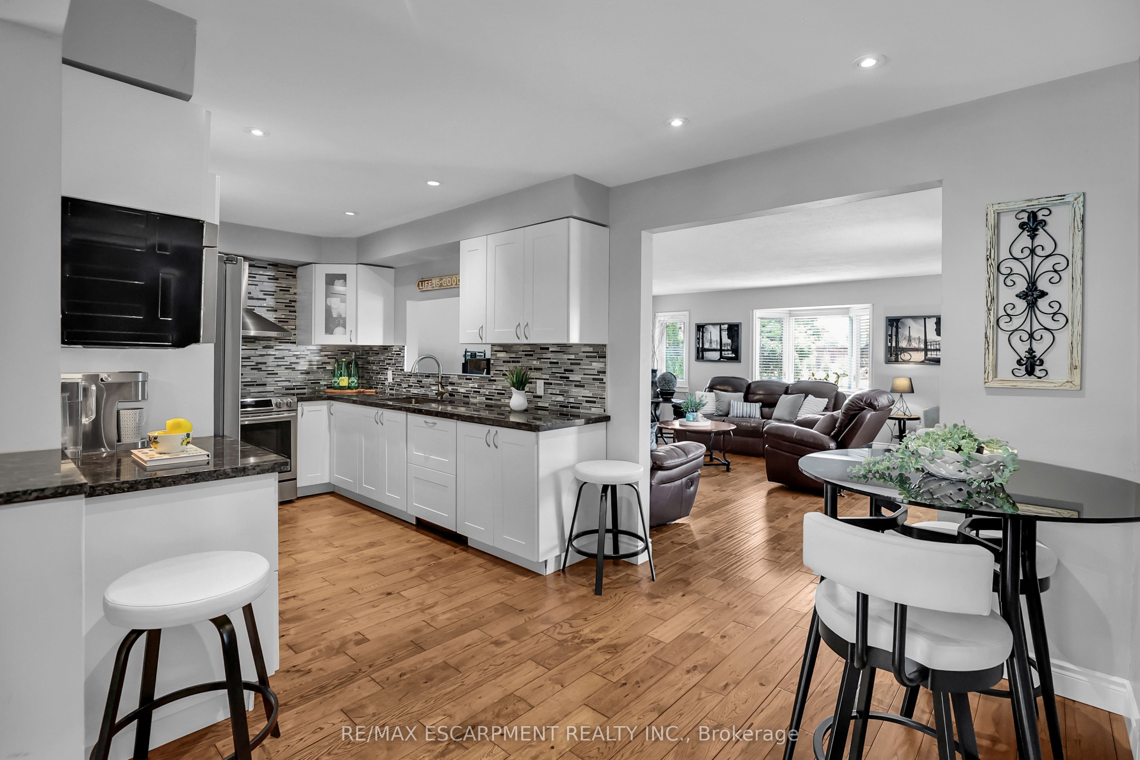 11 Hunter Road Property Photo 8