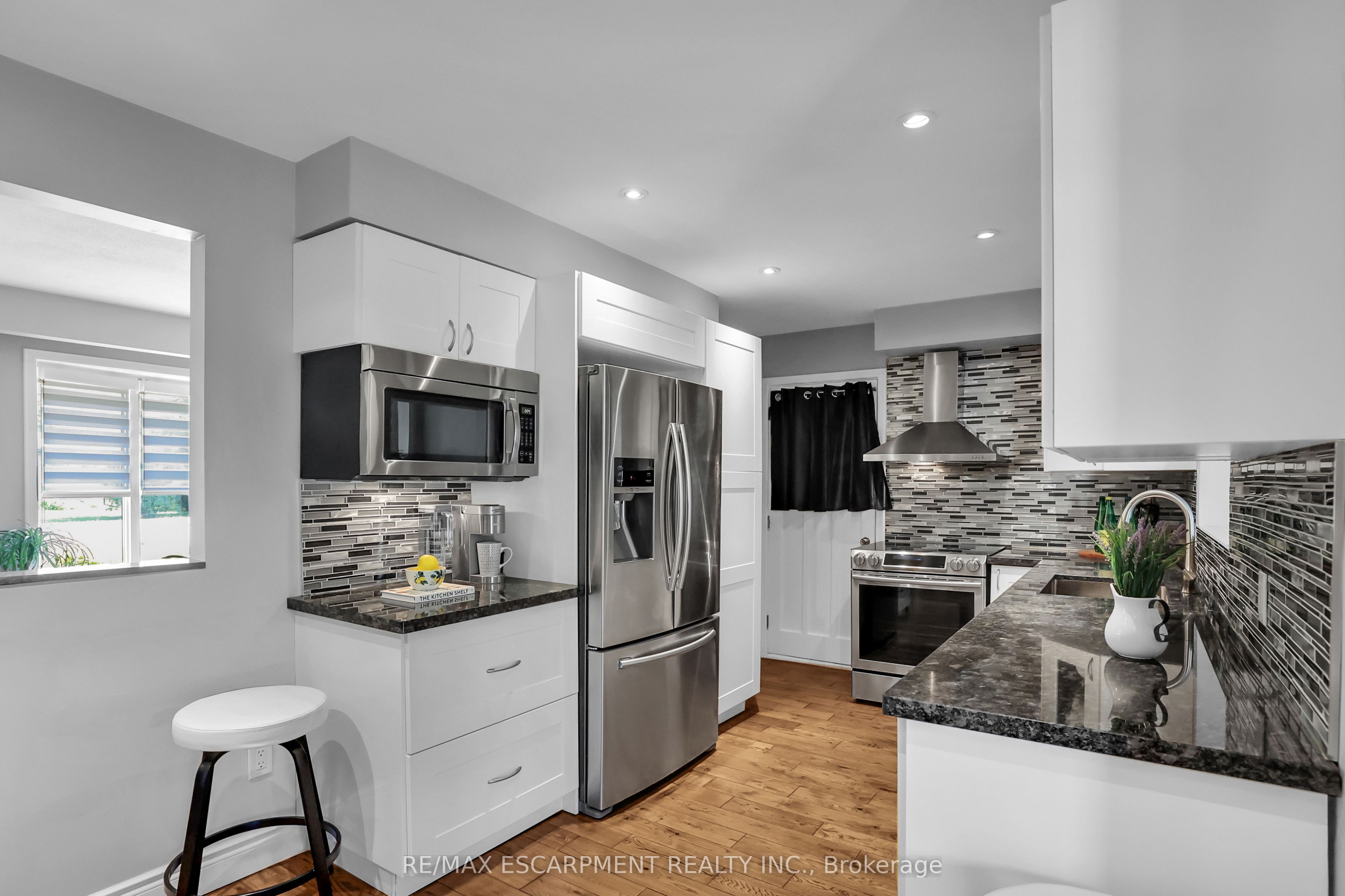 11 Hunter Road Property Photo 9