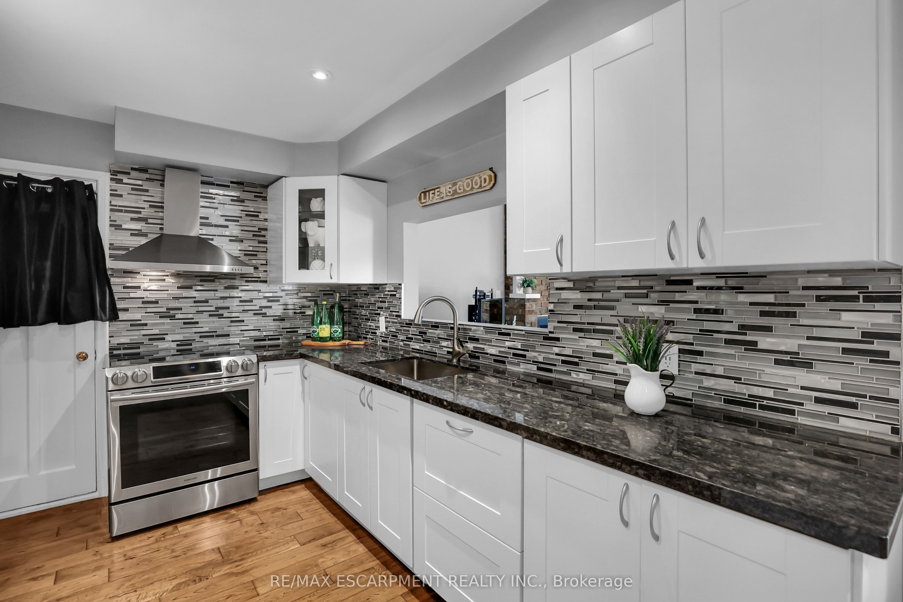 11 Hunter Road Property Photo 10