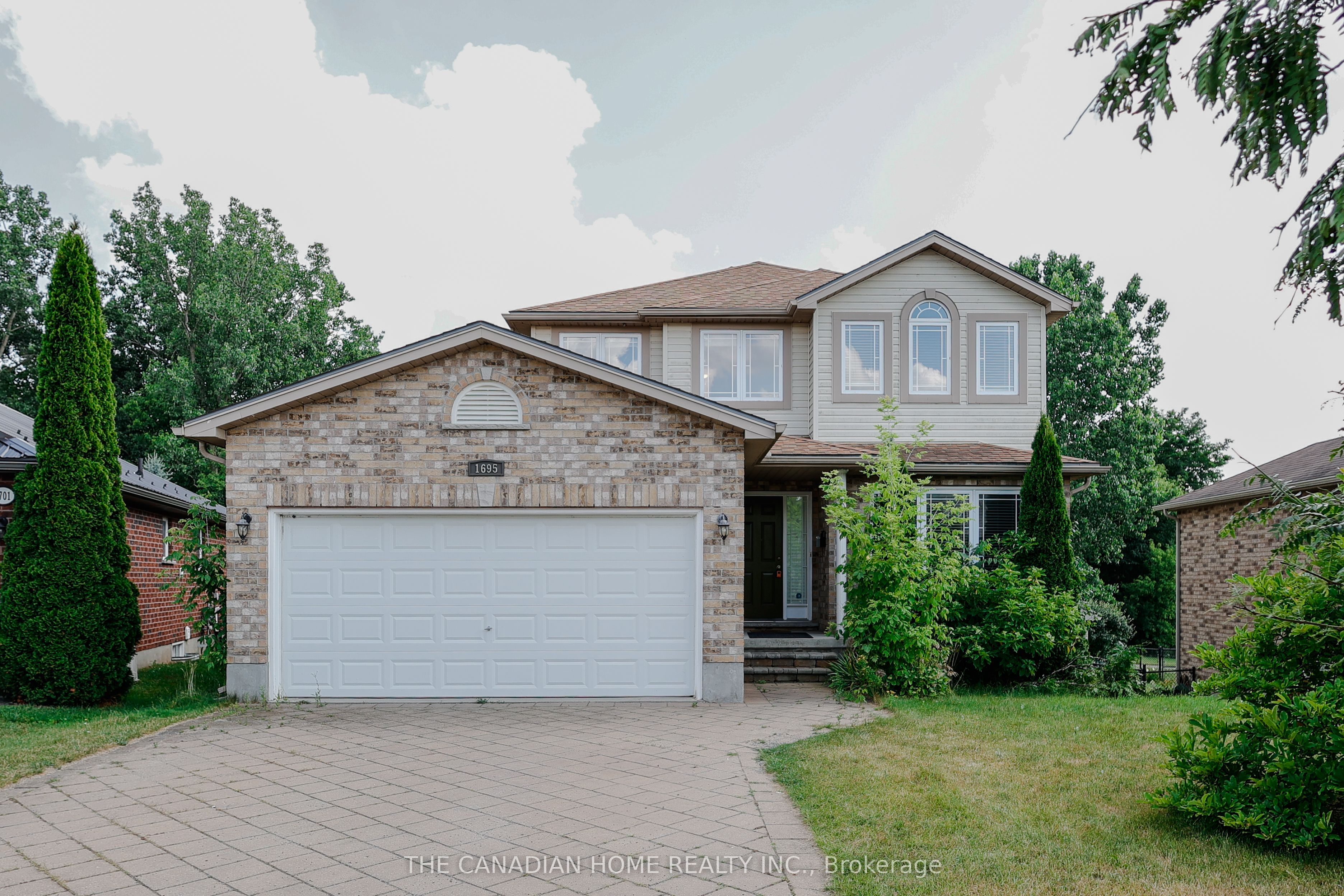 1695 Cedarcreek Crescent Property Photo 1