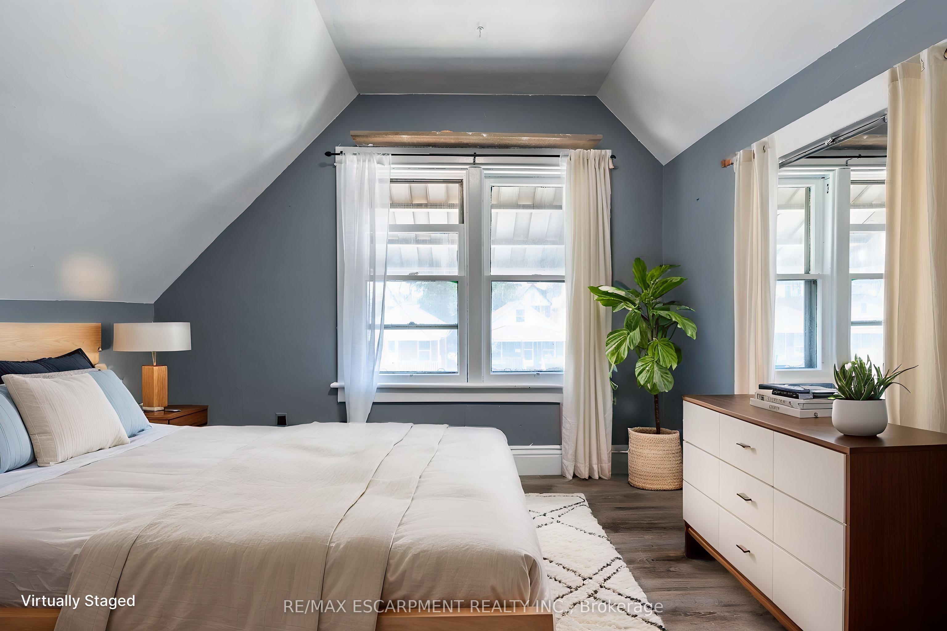 52 Connaught Avenue N Property Photo 23