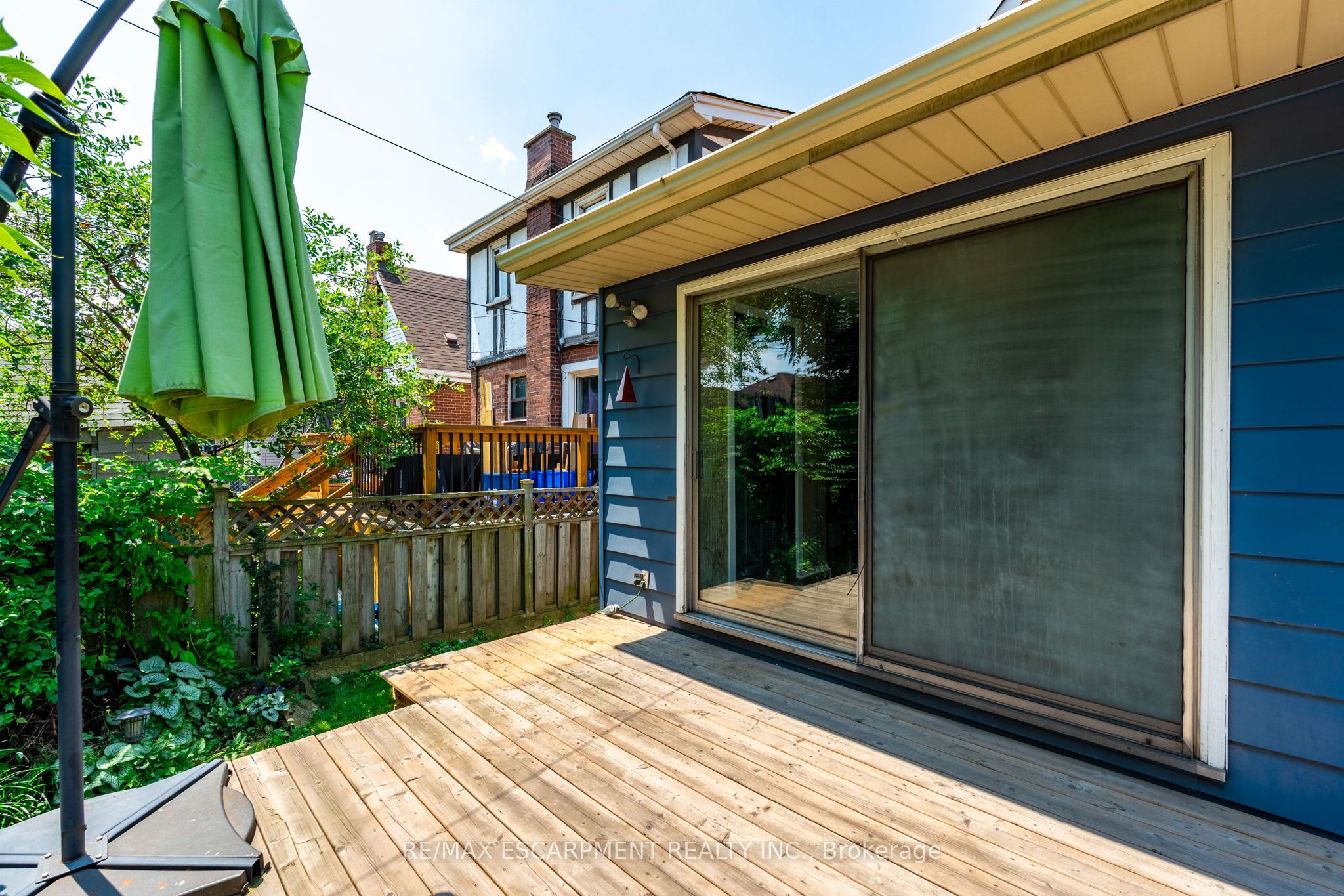 52 Connaught Avenue N Property Photo 27