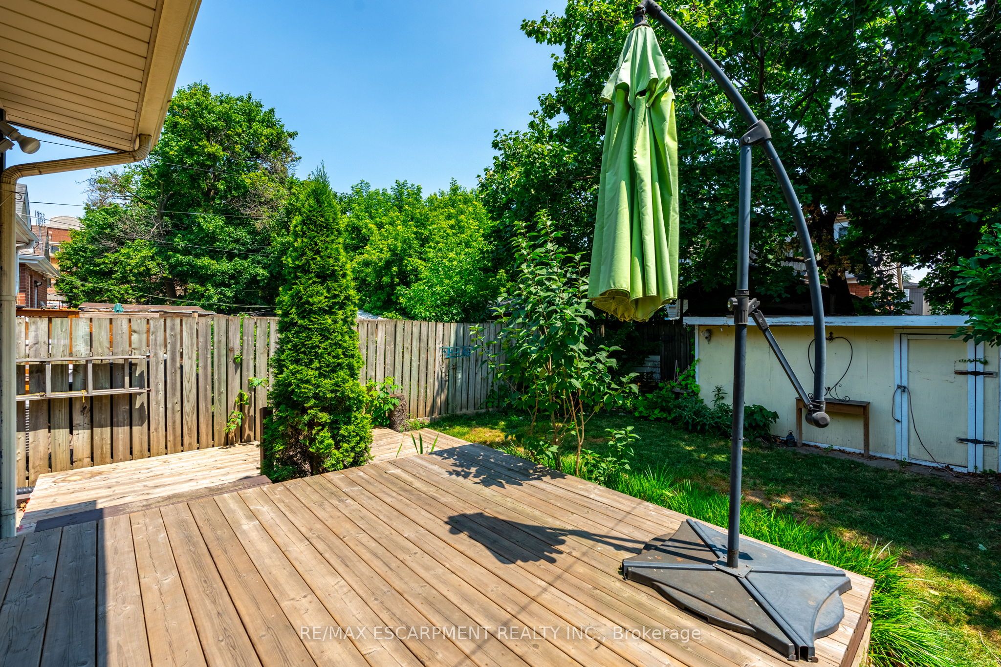52 Connaught Avenue N Property Photo 28
