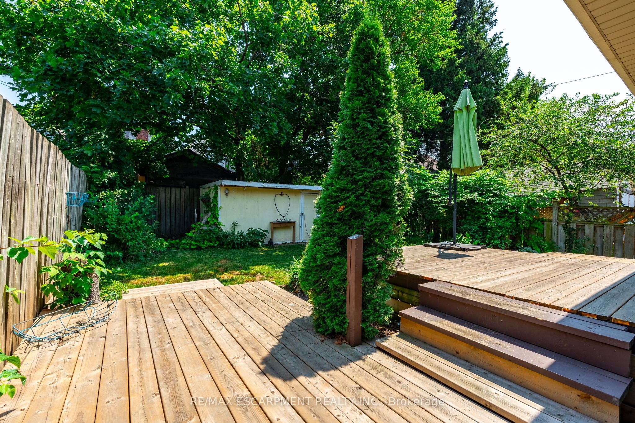 52 Connaught Avenue N Property Photo 29
