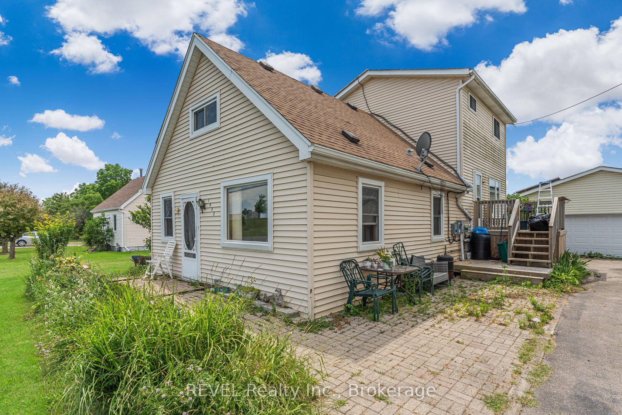 1032 Elm Street Property Photo 3