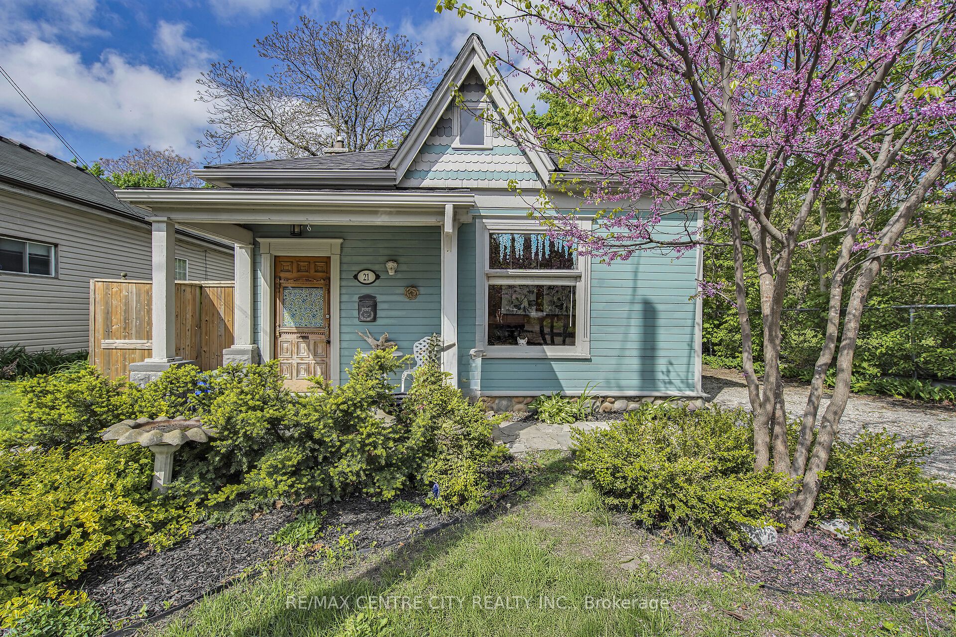 21 Queens Pl Property Photo 1