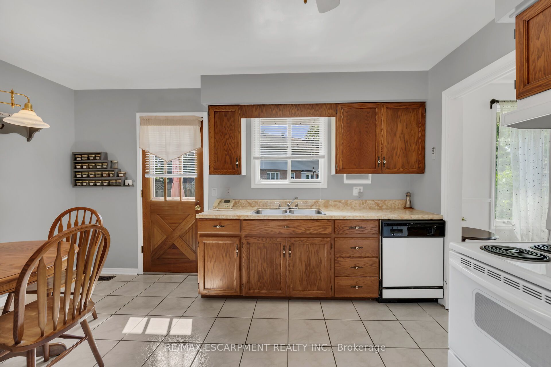 110 Ayr Street Property Photo 8