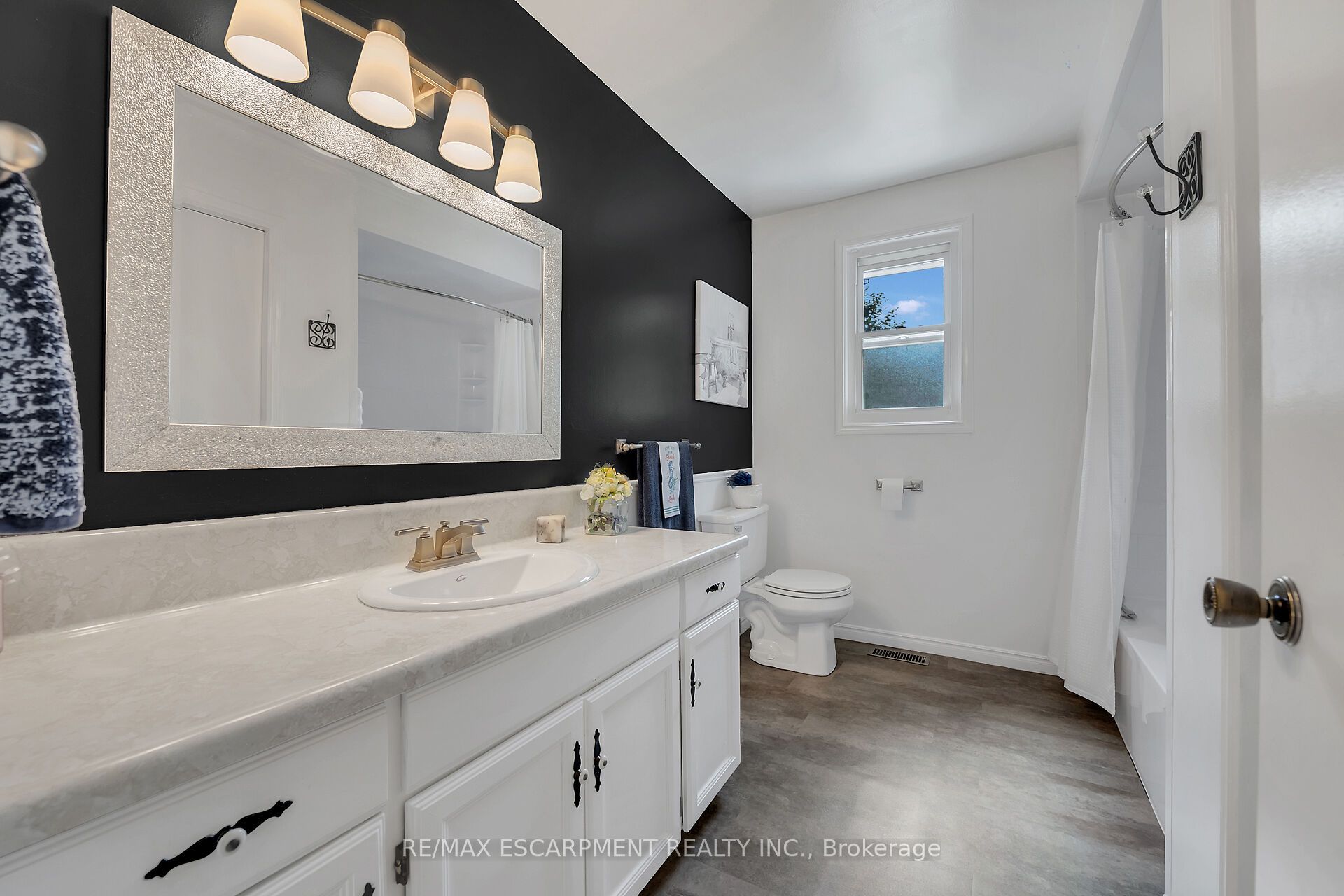 110 Ayr Street Property Photo 21