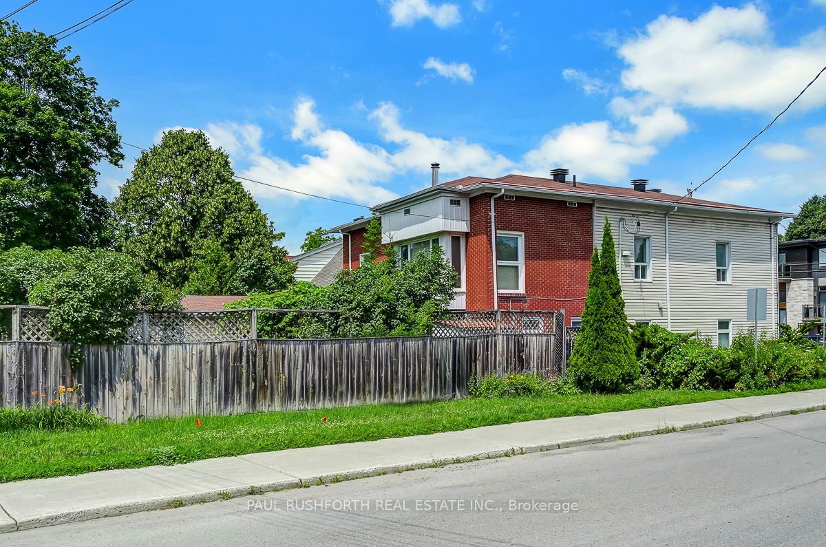 249 Iona Street Property Photo 1
