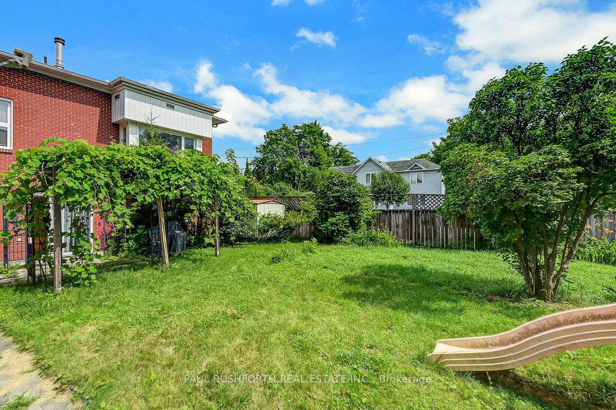 249 Iona Street Property Photo 2