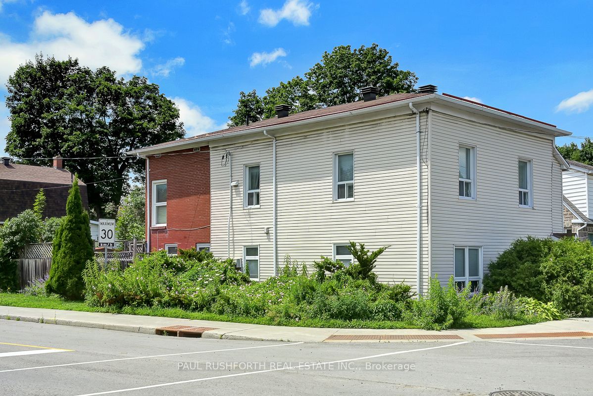 249 Iona Street Property Photo 7